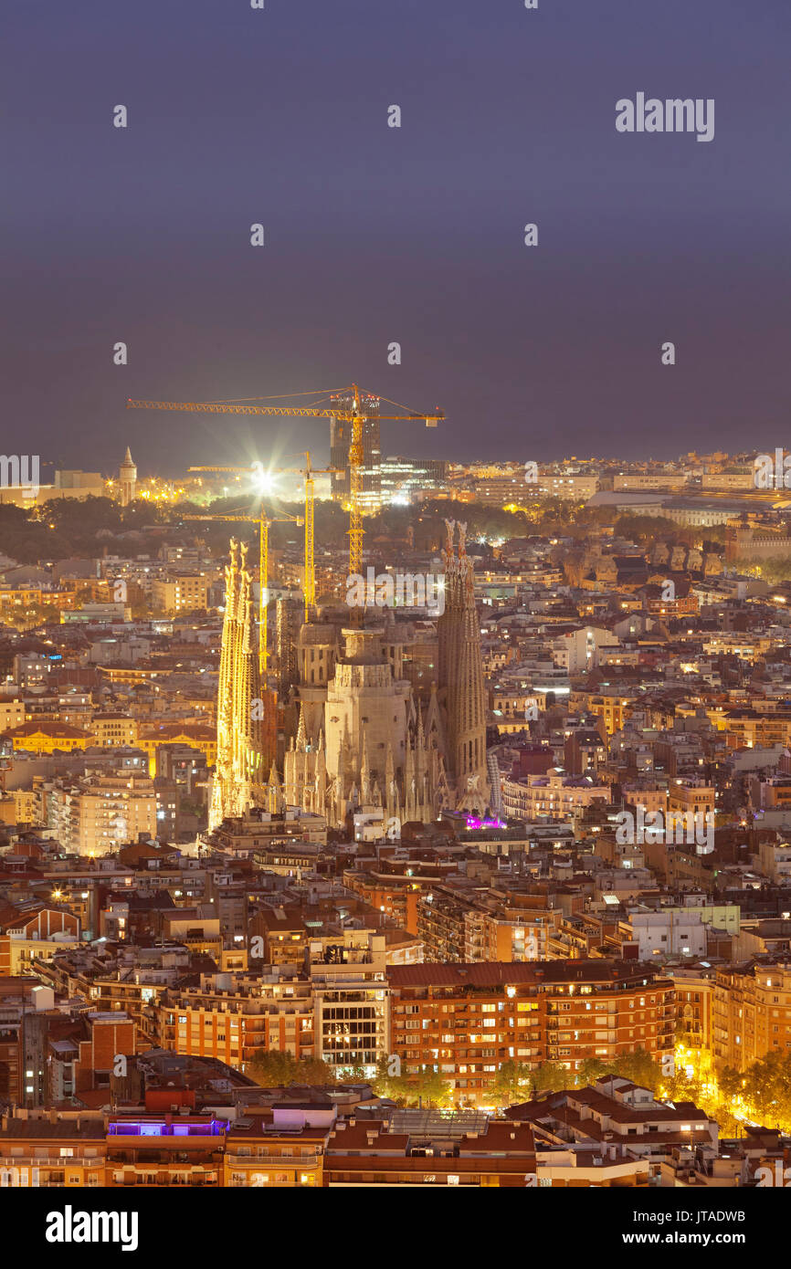 Die Skyline von Barcelona mit Sagrada Familia, vom Architekten Antonio Gaudi, UNESCO, Barcelona, Katalonien, Spanien, Europa Stockfoto