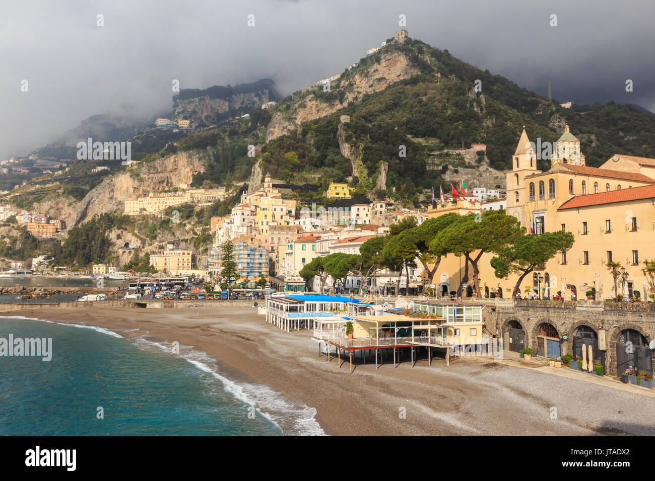 Amalfi Küste im Frühjahr Sonne, mit Nebel gehüllt, Berge, Amalfiküste, UNESCO-Weltkulturerbe, Kampanien, Italien, Europa Stockfoto