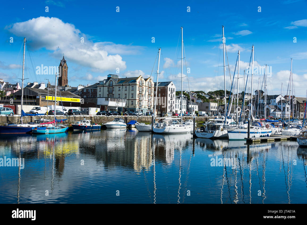Die Stadt Peel mit seinem malerischen Hafen, Schälen, Isle of Man, Großbritannien, Europa Stockfoto