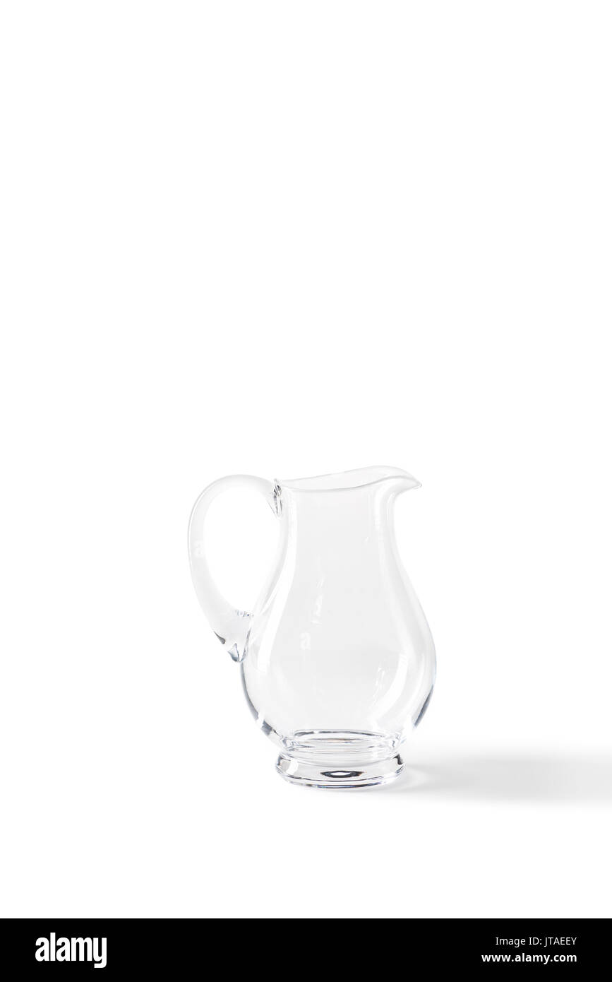 Ein leeres Glas Kanne auf Weiß mit Kopie Raum isoliert Stockfoto