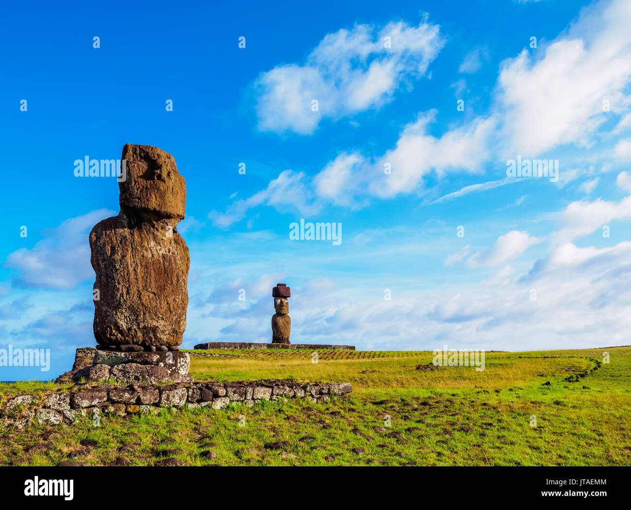 Moais in Tahai Archäologischer Komplex, Rapa Nui Nationalpark, UNESCO Weltkulturerbe, Osterinsel, Chile Stockfoto