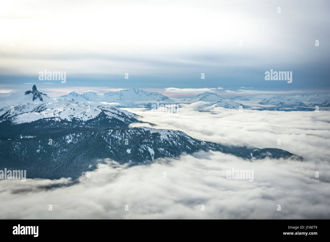Weitwinkelansicht Black Tusk vom Gipfel von Whistler Mountain, British Columbia, Kanada, Nordamerika Stockfoto