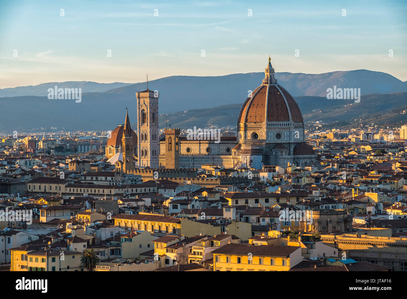 Sonnenuntergang auf Santa Maria del Fiore Kathedrale (Duomo), Weltkulturerbe der UNESCO, Florenz, Toskana, Italien, Europa Stockfoto