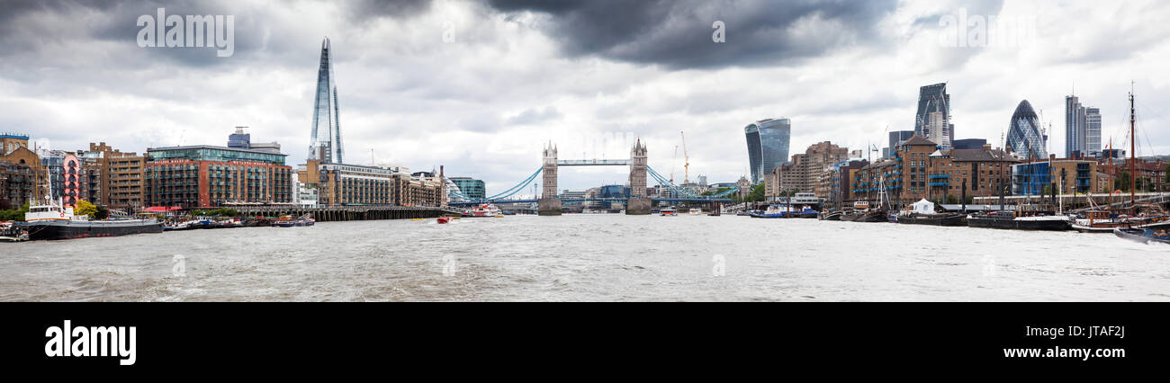 Panorama von London aus die Themse mit dem Shard, die Tower Bridge und die City, London, England, Vereinigtes Königreich, Europa Stockfoto
