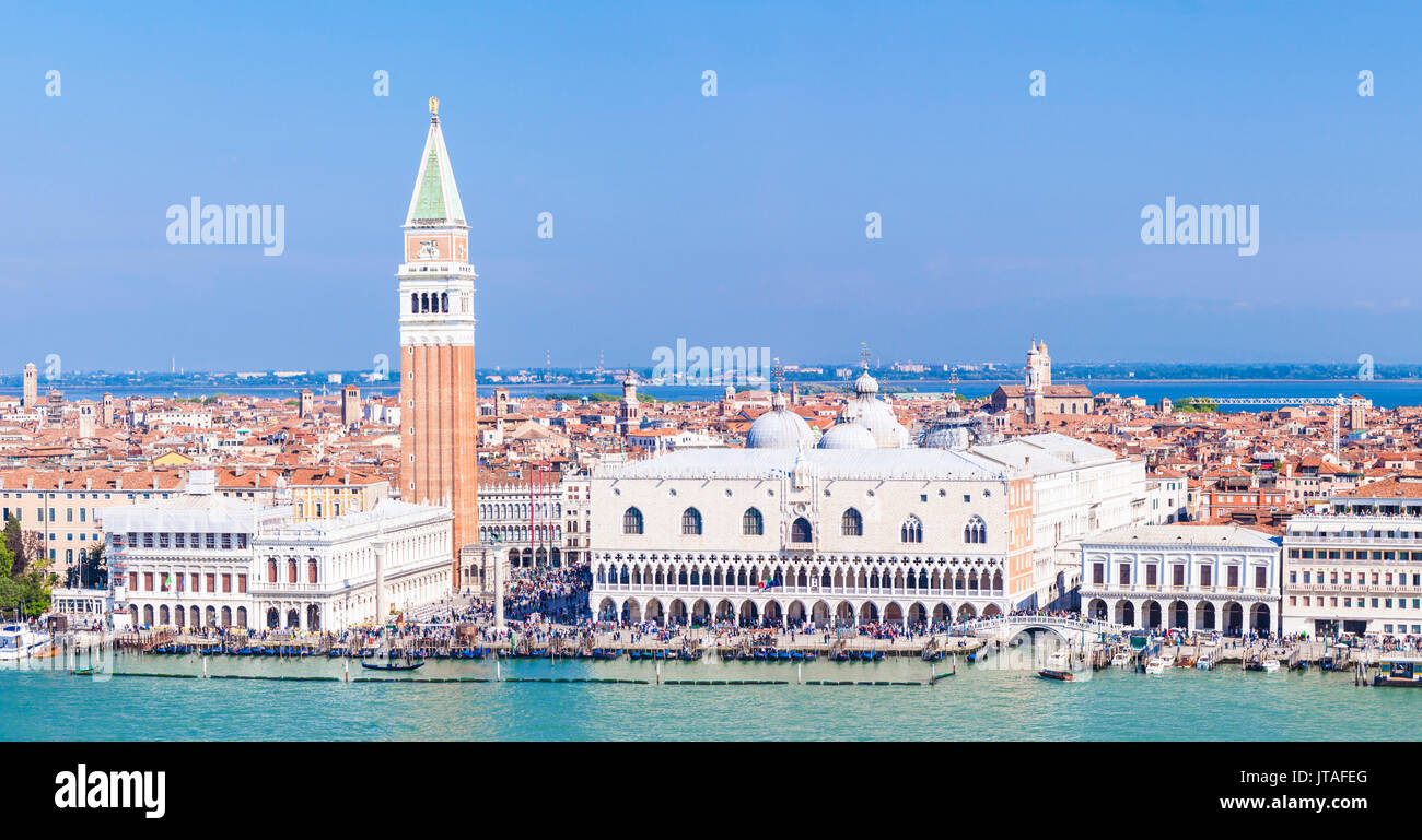 Panorama, Campanile Tower, Palazzo Ducale (Dogenpalast), Bacino di San Marco (St. Marken Becken), Venedig, UNESCO, Venetien, Italien Stockfoto