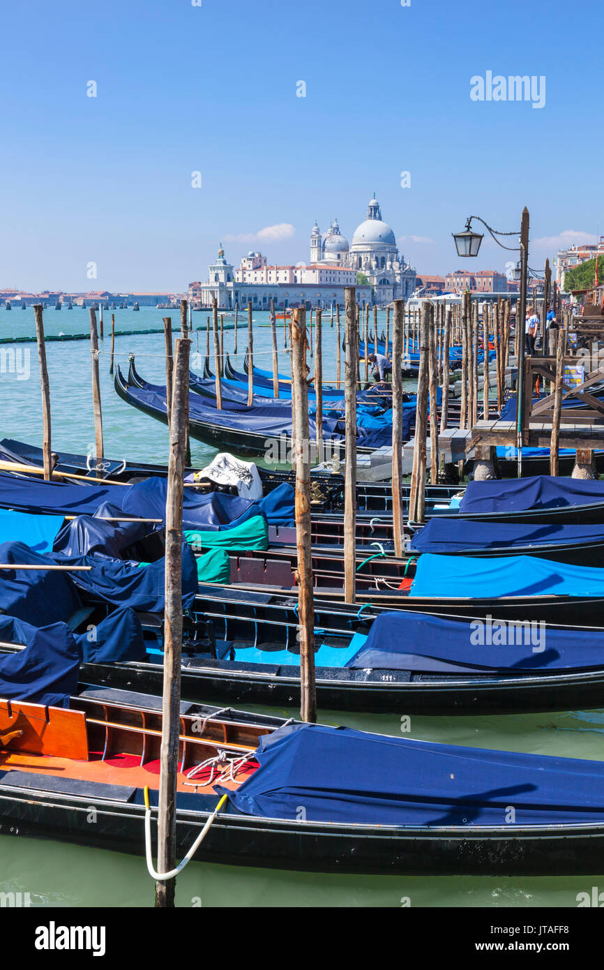 Gondeln im Bacino di San Marco (St. Mark's Basin), Hafengebiet, Venedig, UNESCO, Venetien, Italien, Europa Stockfoto