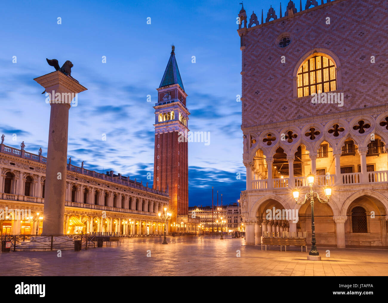 Campanile Turm, Palazzo Ducale (Dogenpalast), Piazzetta, Markusplatz, bei Nacht, Venedig, UNESCO, Venetien, Italien, Europa Stockfoto