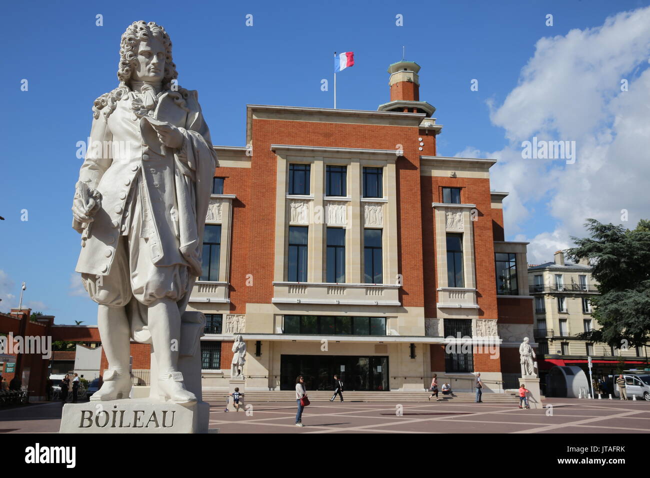 Boileau Statue, Place Emile Cresp, Montrouge, Hauts-de-Seine, Frankreich, Europa Stockfoto