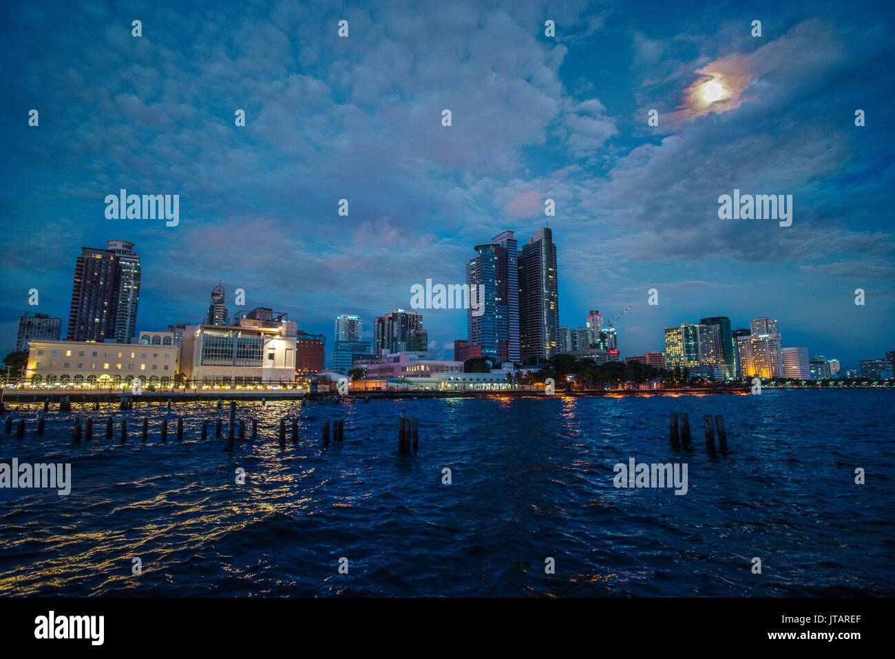 Sonnenuntergang in der Bucht von Manila, Philippinen Stockfoto