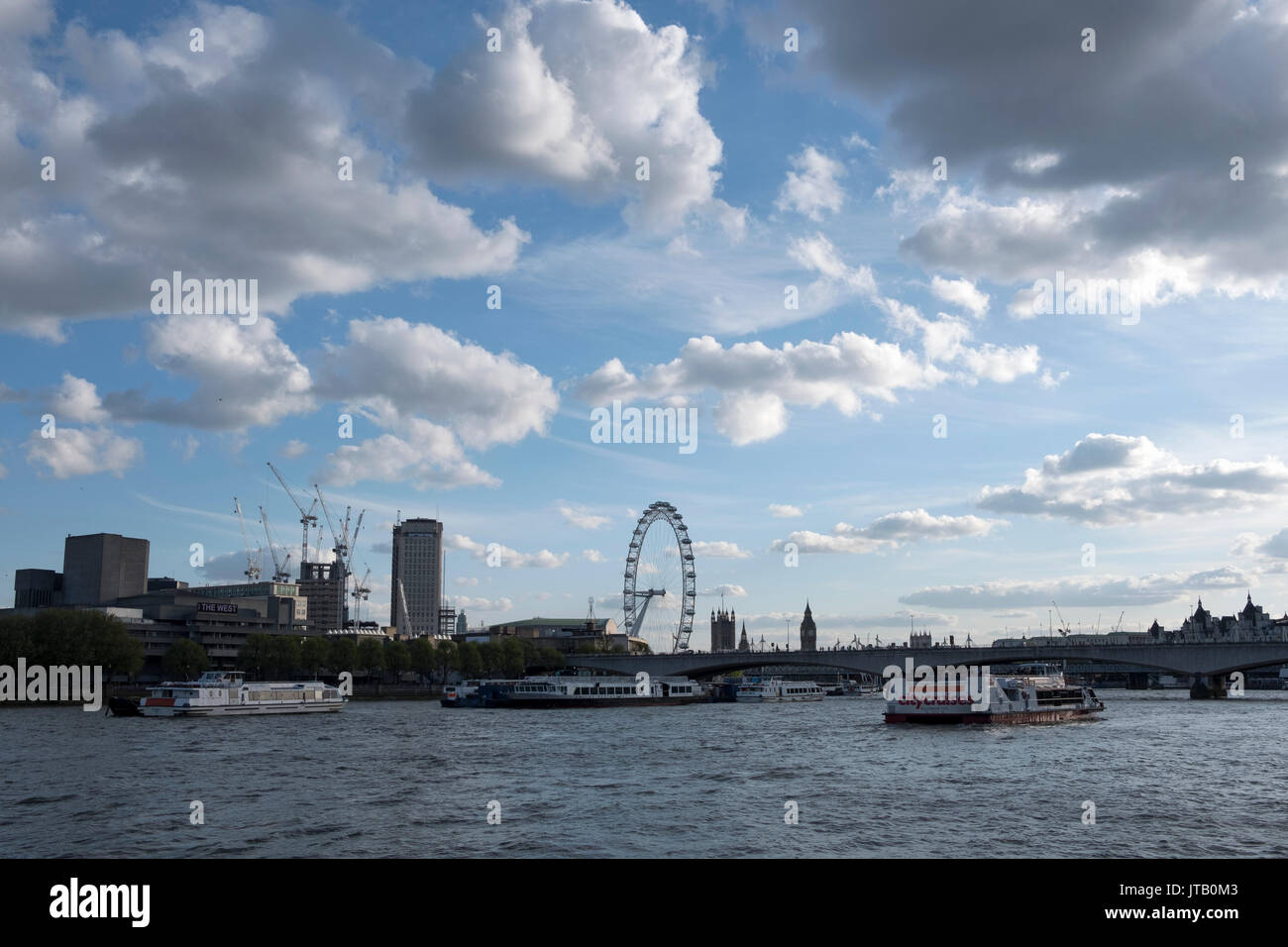 Skyline von London auf der Themse, London, England Stockfoto