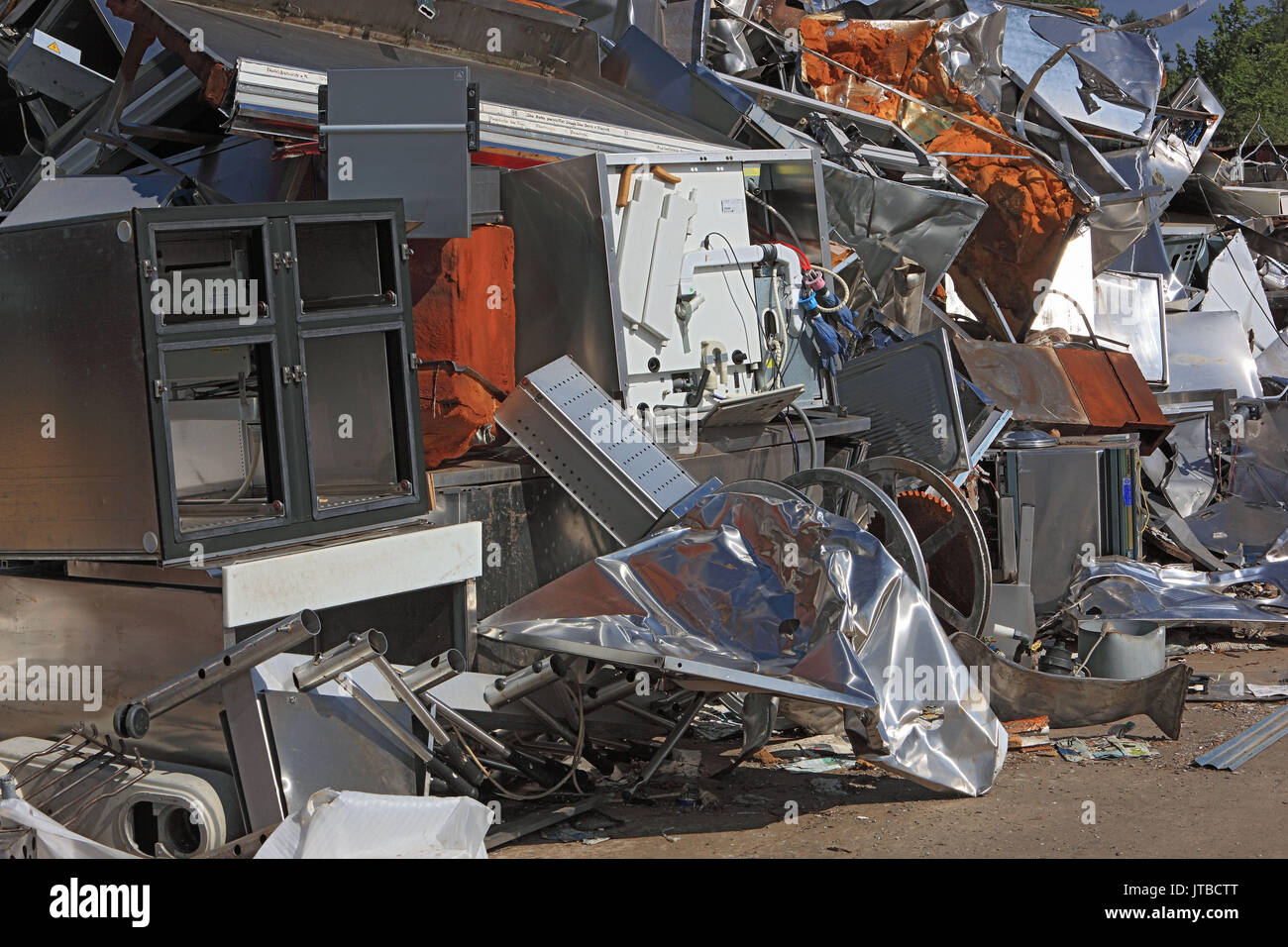 Metall Müll kommerzieller Art auf ein Altmetall Deponie in einem Recyclingunternehmen, Metallabfaelle gewerblicher Art auf einer Schrotthalde in R Stockfoto