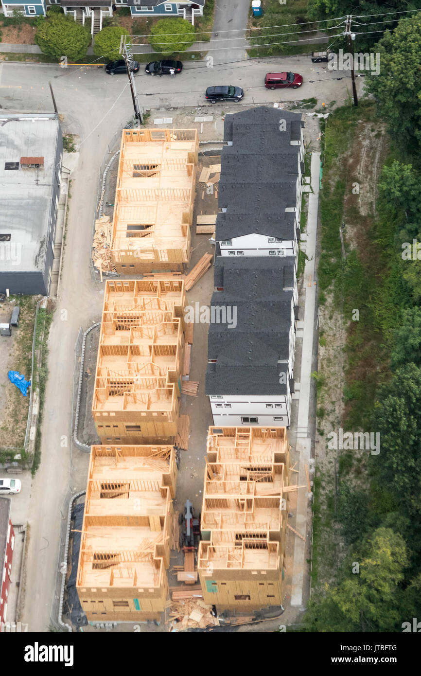 Luftbild der Neuen Timber Frame Gehäuse an Rainier Vista, Seattle, Washington State, USA gebaut werden Stockfoto