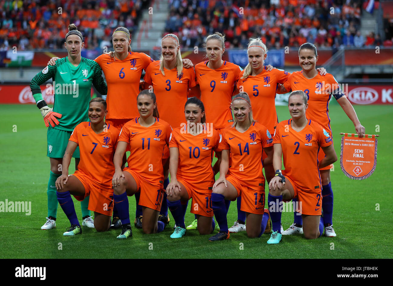 Hintere Reihe, von links nach rechts, Niederlande" Sari Van Veenendaal, Anouk Dekker, Vivianne Miedema, Kika van Es und Sherida Spitse. Vordere Reihe, von links nach rechts, von Cassandra Steen van de Sanden, lieke Martens, Danielle van de Donk, Jackie Groenen und Desiree van Lunteren Stockfoto
