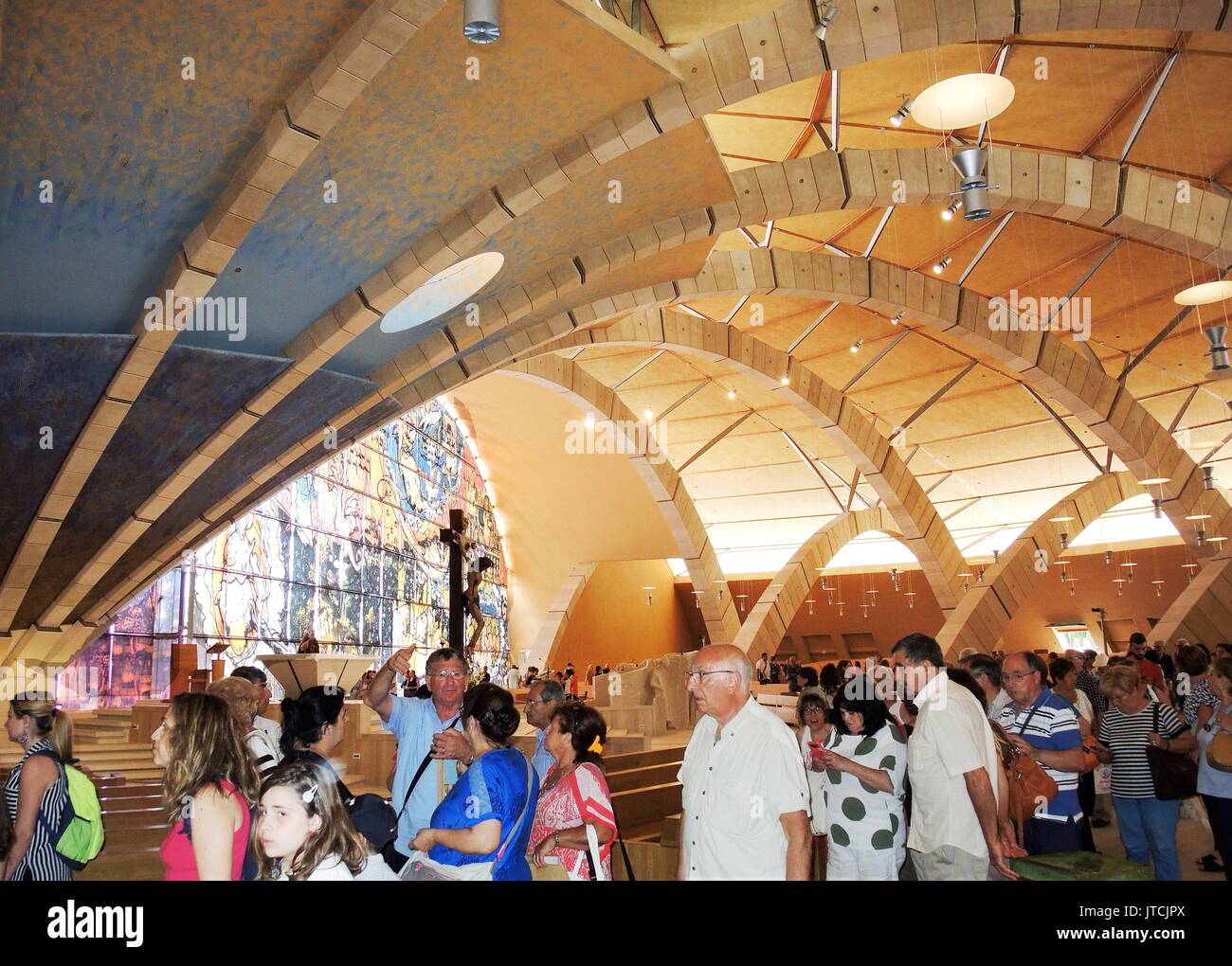 Teilweise mit Blick auf den hl. Pio von Pietrelcina Kapelle in San Giovanni Rotondo (Apulien/Italien), vom Architekten Renzo Piano projiziert. | Verwendung weltweit Stockfoto