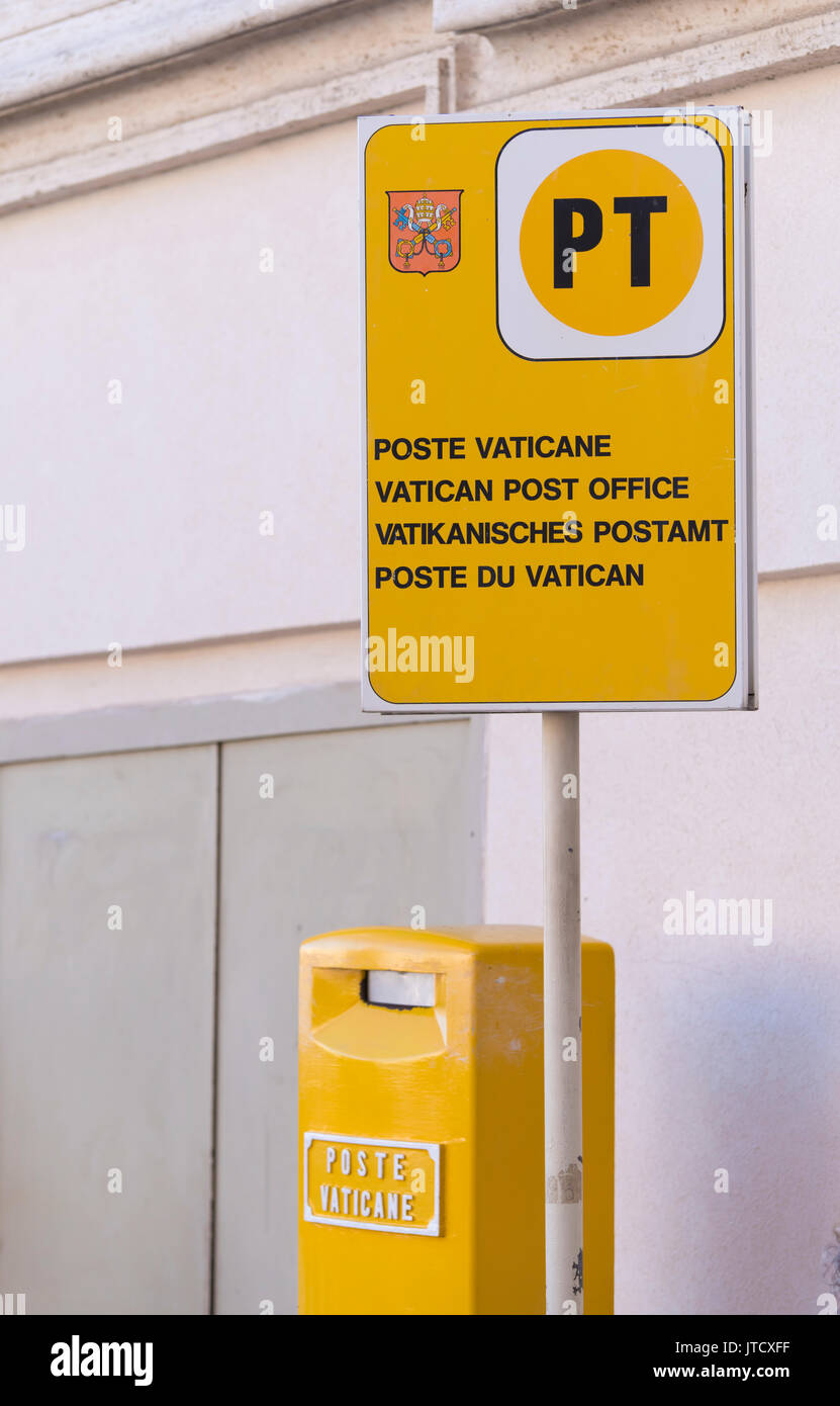 Vatikan VATIKAN - Oktober 16, 2016: gelbe Post Box am Piazza San Pietro in Rom, Italien Stockfoto