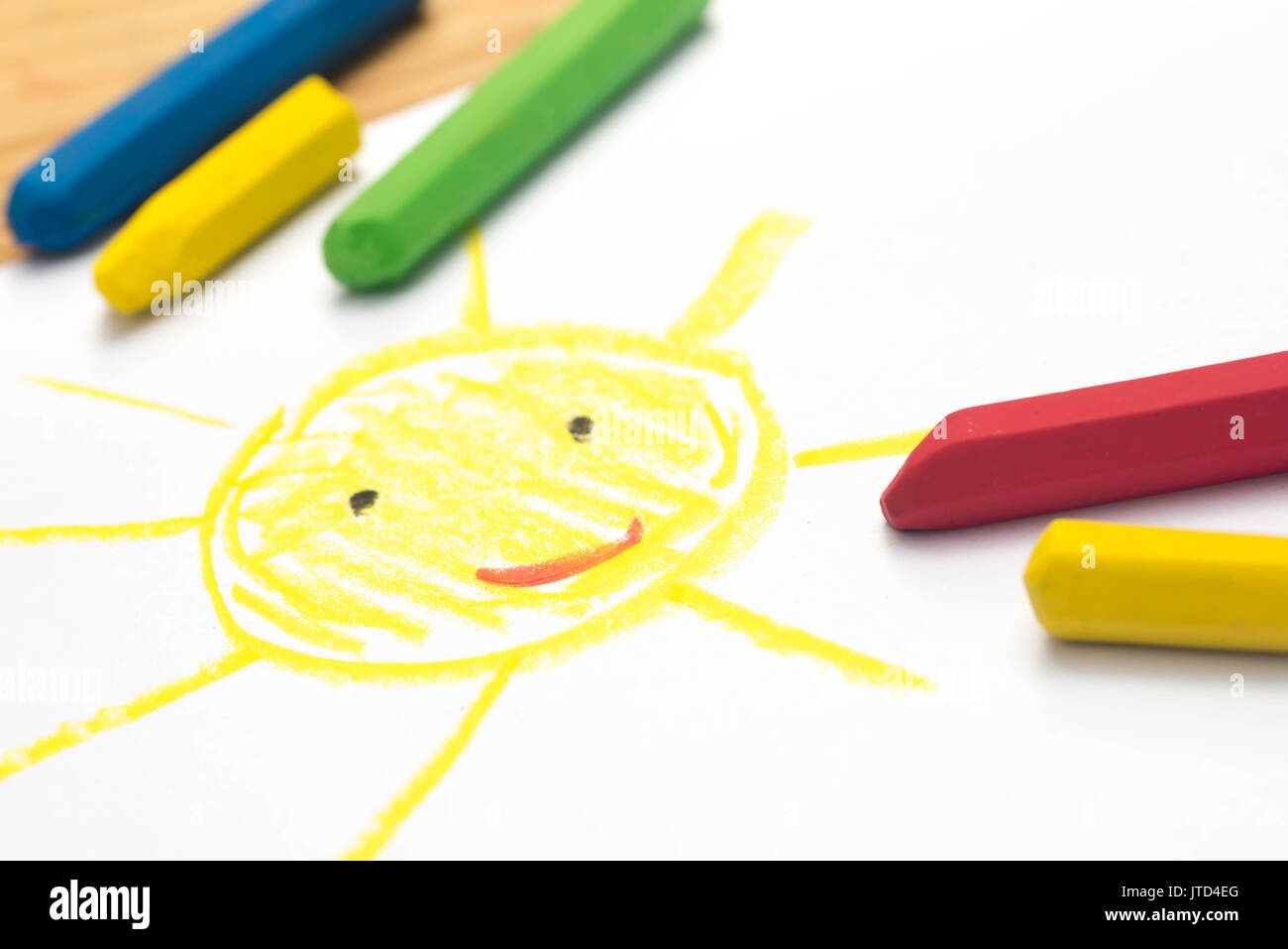 Kind Kreide Zeichnung, lachende Sonne, selektiven Fokus Stockfoto