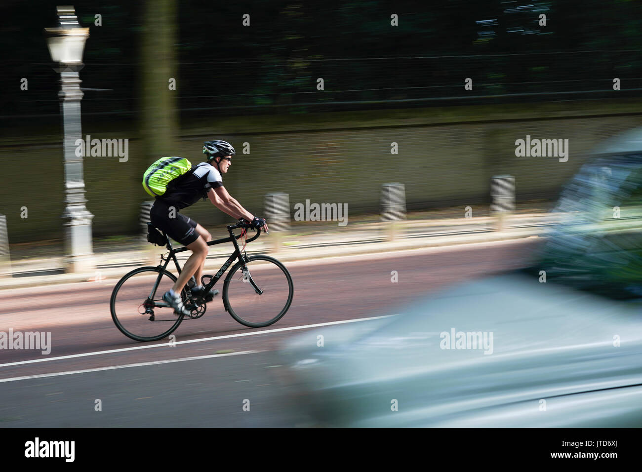 Ansichten der Radfahrer auf den Straßen von London, UK. Foto Datum: Donnerstag, 3. August 2017. Photo Credit: Roger Garfield/Alamy Stockfoto