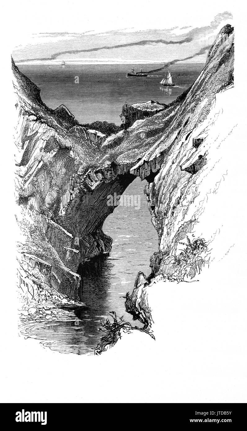 1870: Des Teufels Pfanne, eine spektakuläre Küste mit nur 400 Meter südlich von cadgwith auf der Lizard Halbinsel zwischen dem Lizard und Coverack, Cornwall, England. Es ist aus dem eingestürzten Dach einer Höhle mit einer verbleibenden Arch Rock gebildet. Stockfoto