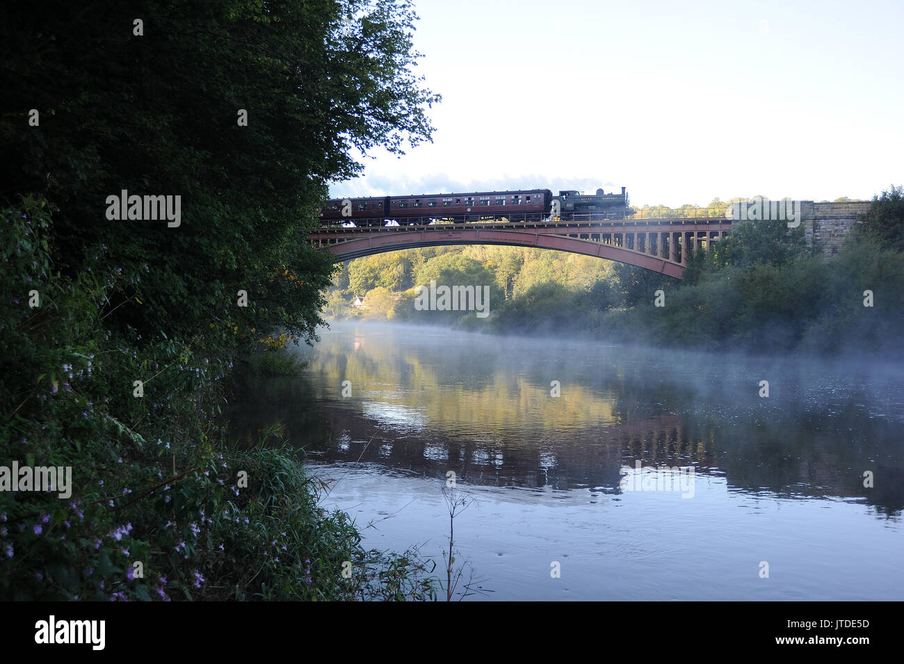 '5764' Kreuzung Victoria Bridge, Severn Valley Railway. Stockfoto