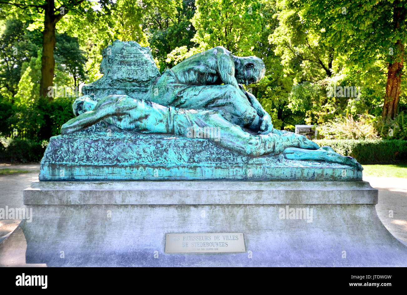 Brüssel, Belgien. Parc du Cinquantenaire/Jubelpark. Denkmal: Les Batisseurs de Villes/De Stedebouwers (Charles van der Stappen, 1898,.... Stockfoto