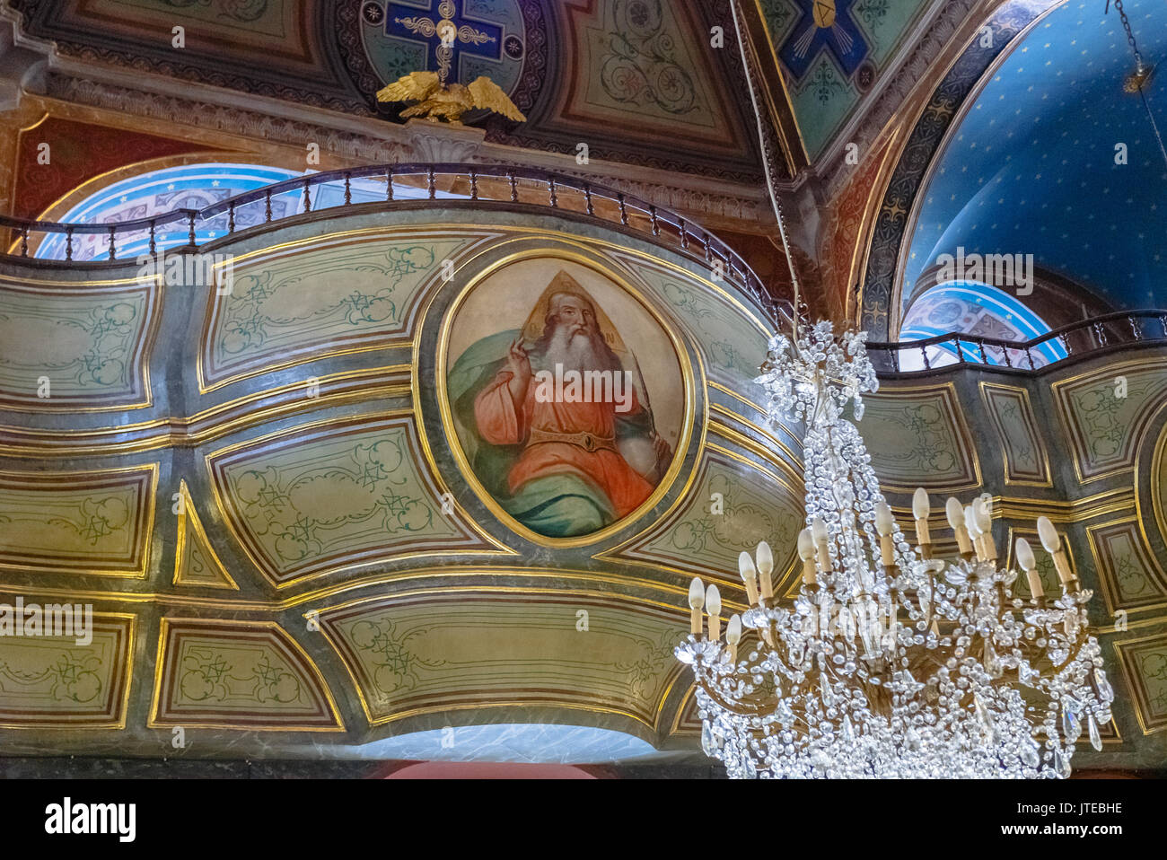 Schöne Kirche Innenraum in Montevideo in der Insel Syros, Griechenland. Es gibt viele katholische und orthodoxe Kirchen in Montevideo mit schöner Einrichtung. Stockfoto