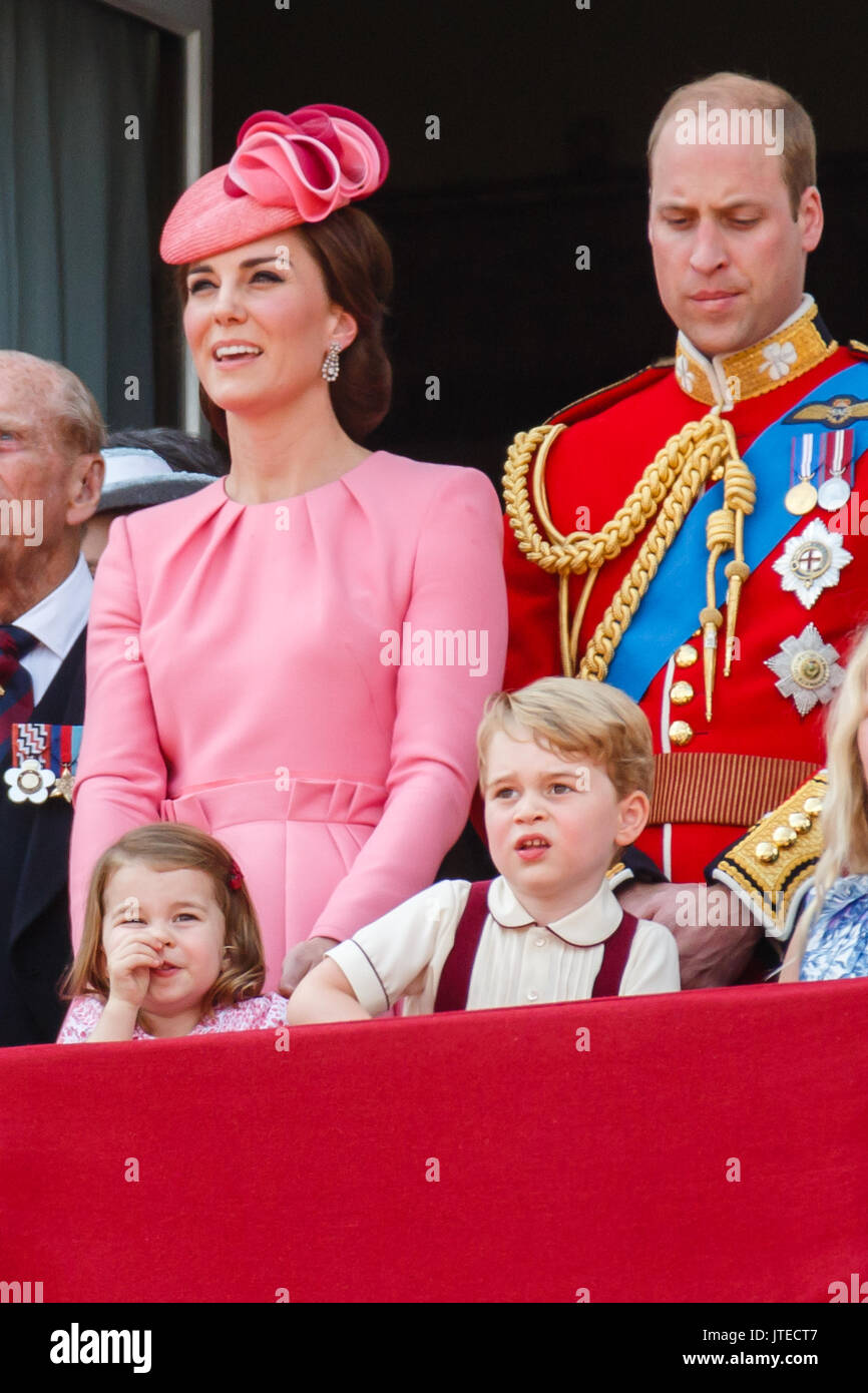 Prinzessin Charlotte erscheint Ihre Nase zur Ernte auf dem Balkon des Buckingham Palace, London, die nach der Zeremonie werden die Farbe Stockfoto