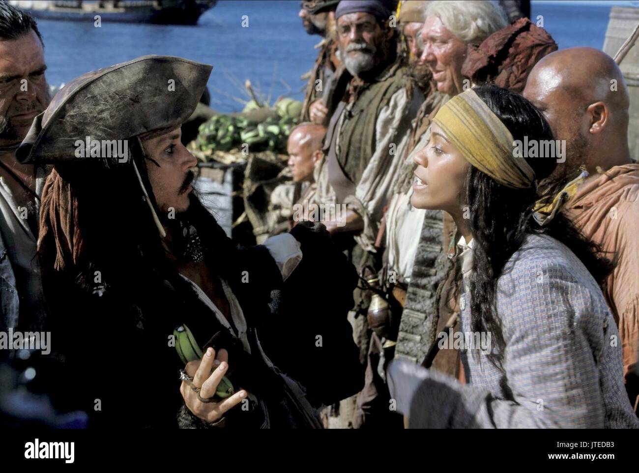 Johnny Depp Zoe Saldana Piraten Der Karibischen Meere Der Fluch Der Black Pearl 2003 Stockfotografie Alamy