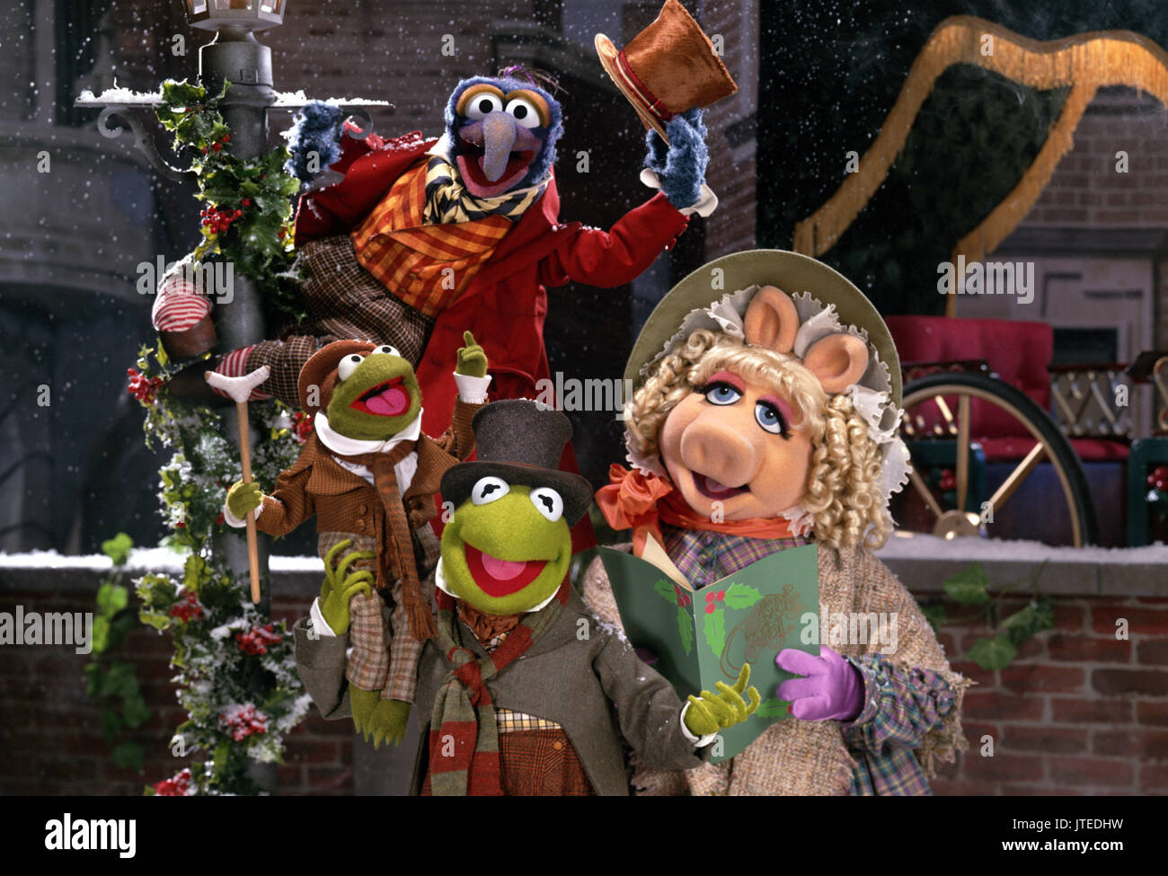 Gonzo, Tiny Tim, Kermit Der Frosch, Miss Piggy, Die Muppet Christmas Carol, 1992 Stockfotografie - Alamy