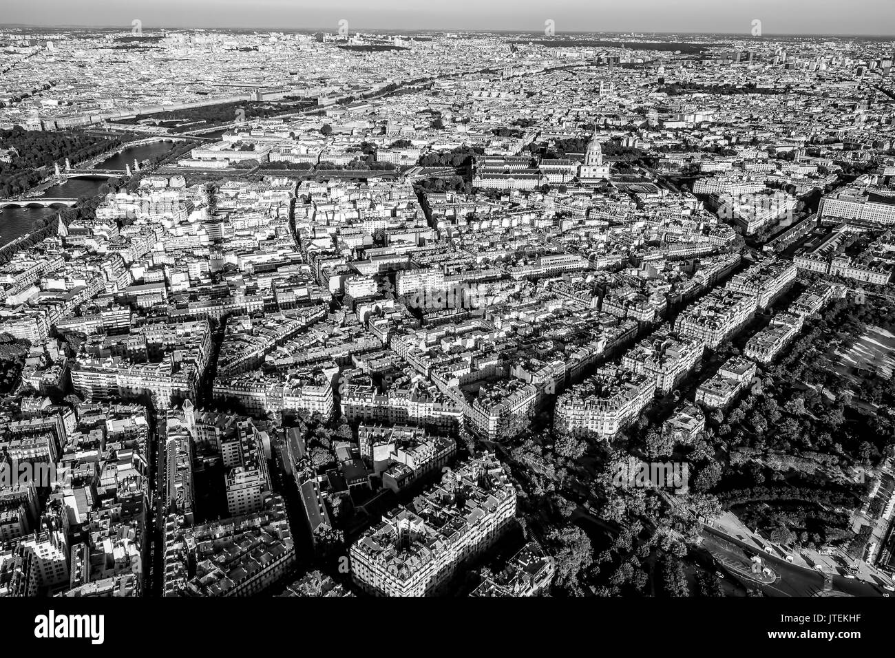 Blick von der oberen Plattform des Eiffelturms in der großen Stadt Paris. Stockfoto