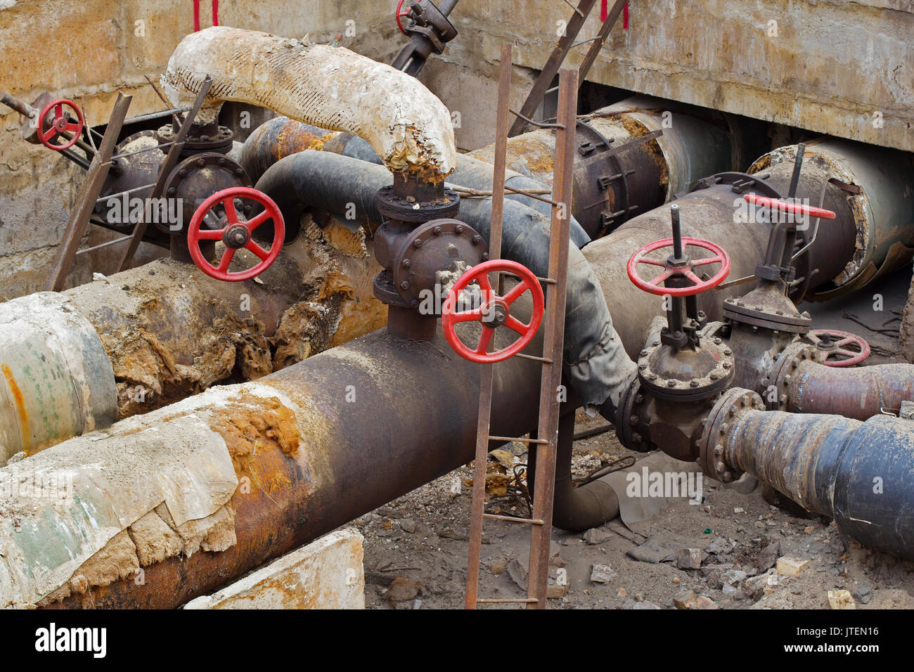 Geplante Reparaturen von kommunalen Schläuche. Ein Knoten mit Ventilen. Stockfoto