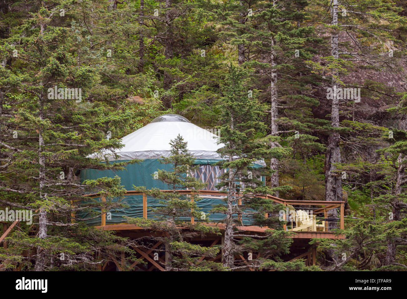 Kabinen in einem Wald, Wildnis Camp, Resurrection Bay, Alaska, USA Stockfoto
