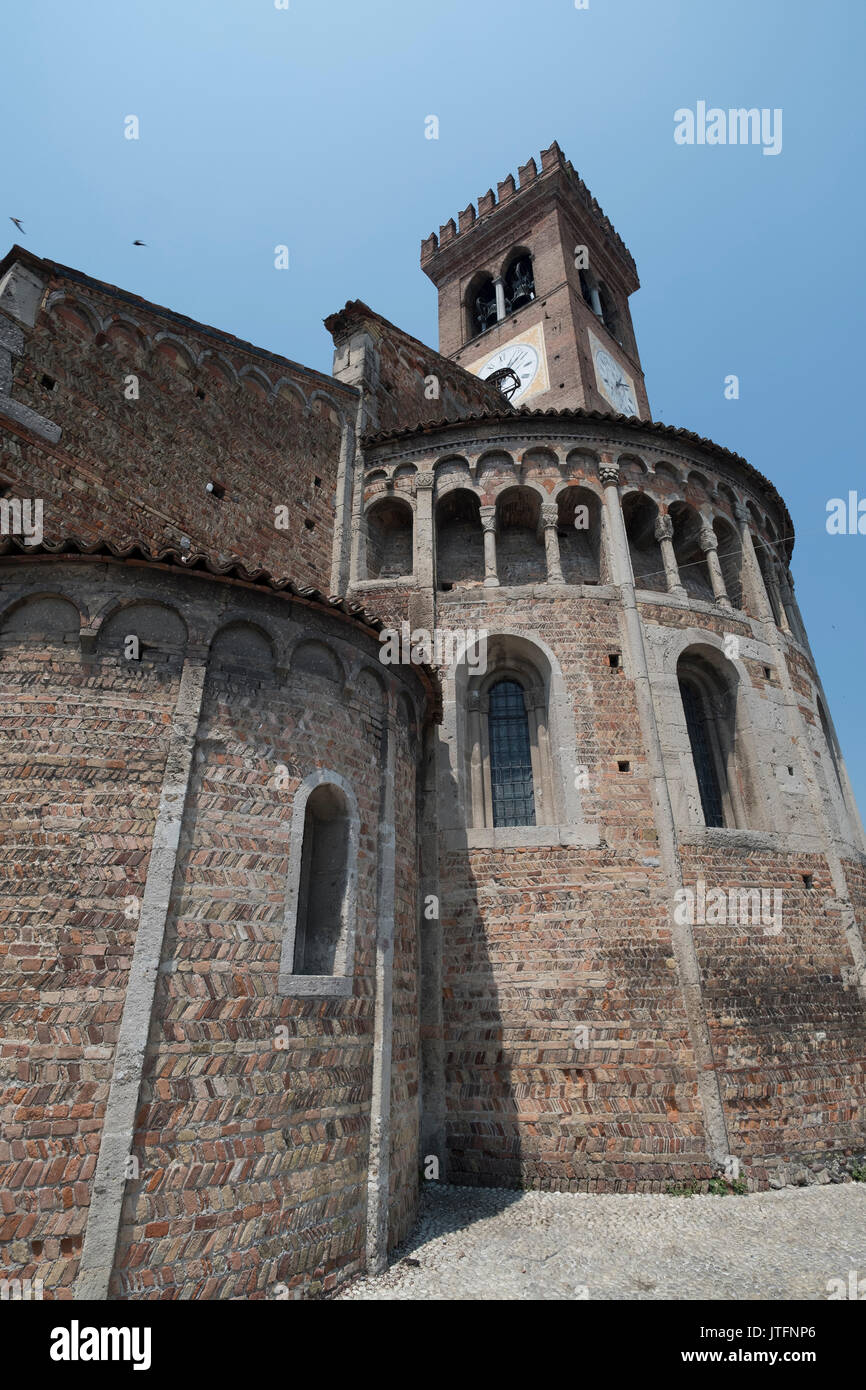 Rivolta d'Adda (Cremona, Lombardei, Italien): Fassade von San Sigismondo Kirche, aus dem 11. Jahrhundert Stockfoto