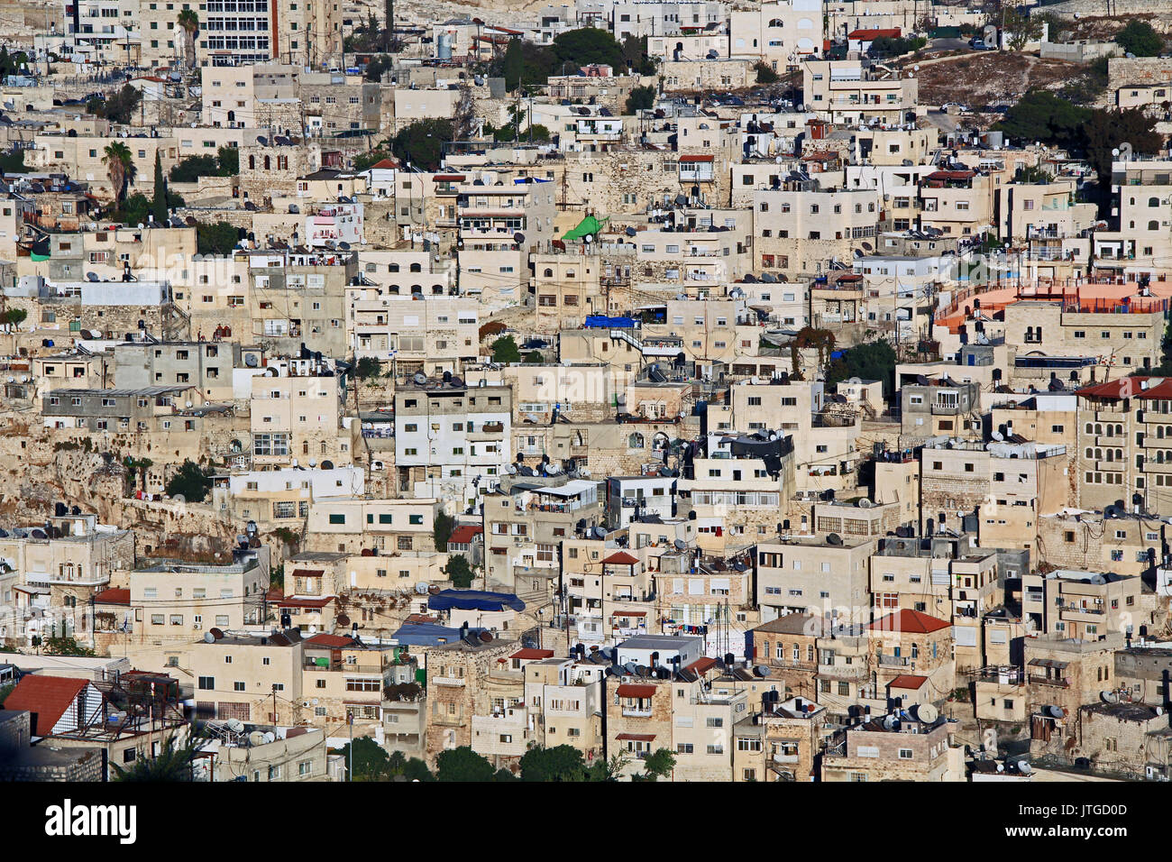 Häuser auf einem Hügel in Israel wie in der Nähe der Altstadt von Jerusalem aus gesehen. Stockfoto