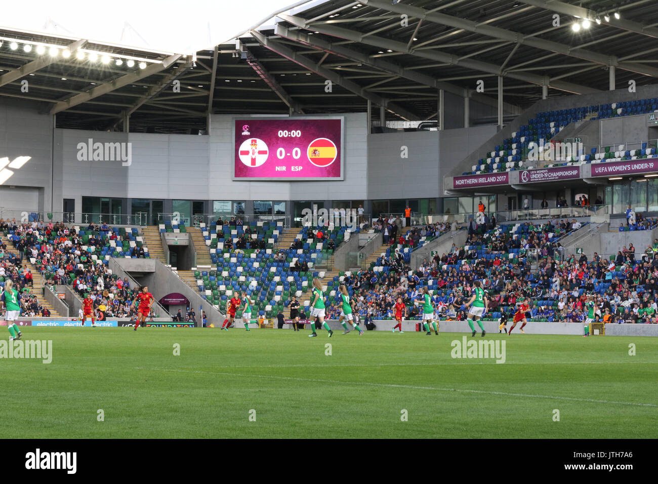 Nationale Fußball-Stadion im Windsor Park, Belfast, Nordirland. 08. August 2017. UEFA U19-Europameisterschaft der Frauen Gruppe A - Nordirland gegen Spanien. Das Spiel kick-off im Windsor Park. Quelle: David Hunter/Alamy Leben Nachrichten. Stockfoto