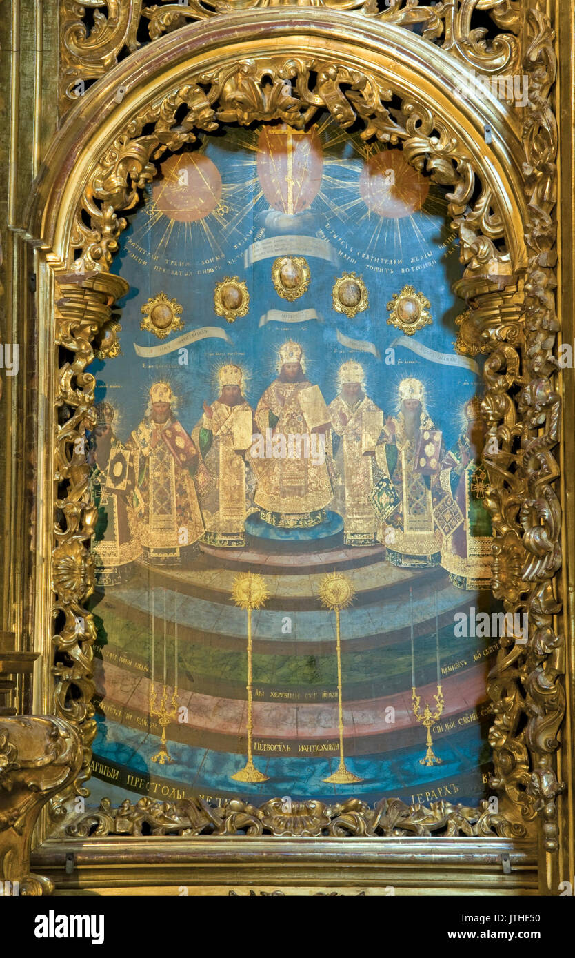 Dieses Kunstwerk oder historische Referenz stellt sieben Prälaten dar, wahrscheinlich aus dem Mittelalter oder der Frühen Neuzeit, die hochrangige Geistliche in religiösen Institutionen repräsentieren. Die Szene könnte ihre Rolle und Bedeutung in der kirchlichen Gesellschaft erforschen. Stockfoto