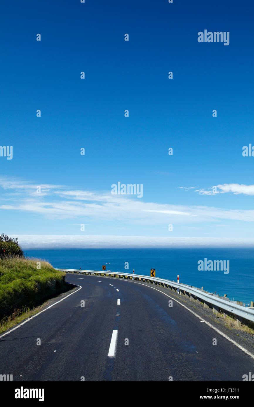 Highcliff Rd und den Pazifischen Ozean, Otago Peninsula, Dunedin, Südinsel, Neuseeland Stockfoto