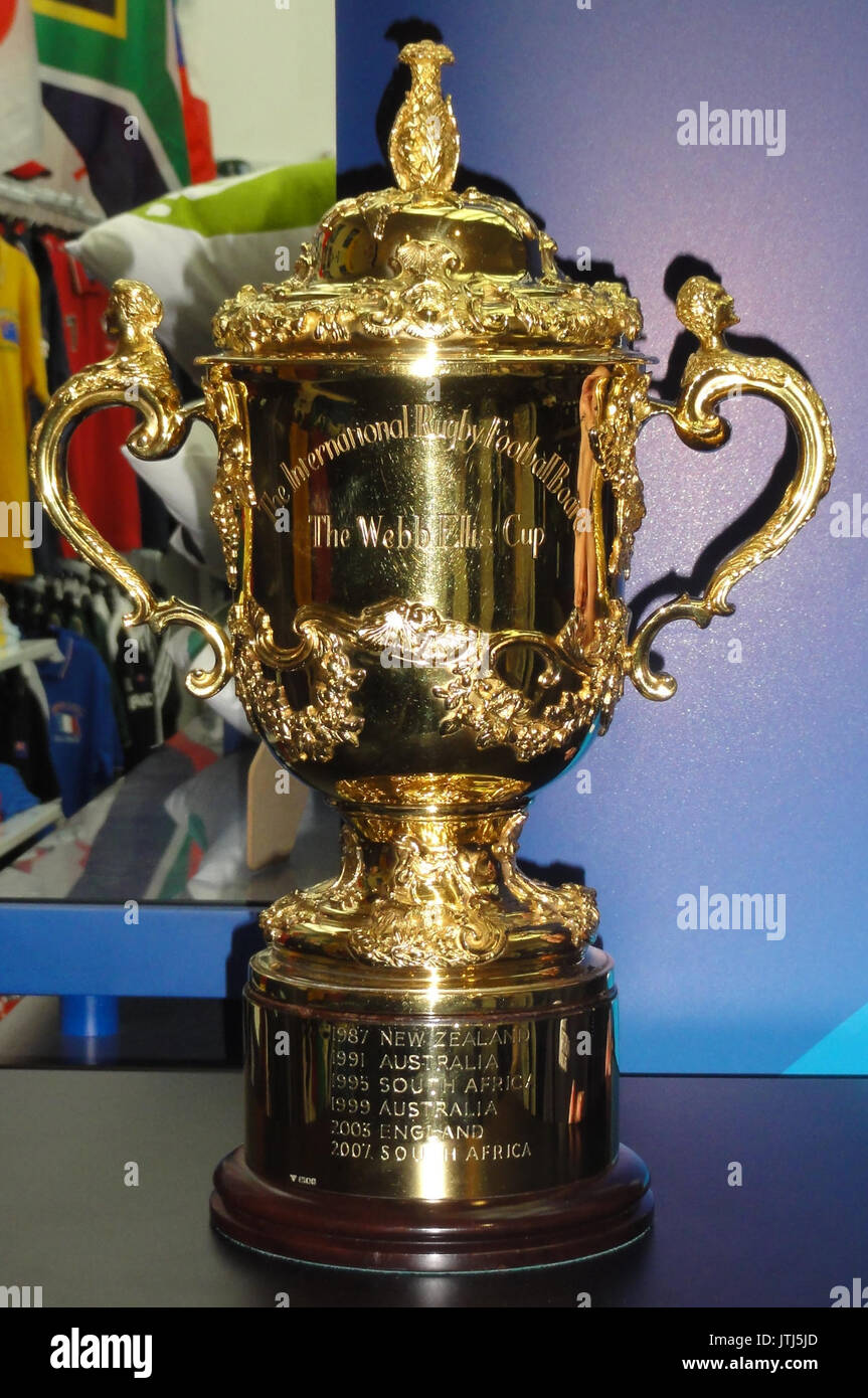 Die Rugby World Cup Trophy wird an den Gewinner der Rugby World Cup verliehen, einem internationalen Rugby union-Wettbewerb, der alle vier Jahre ausgetragen wird. Die Trophäe ist ein Symbol für Exzellenz im Rugby. Stockfoto