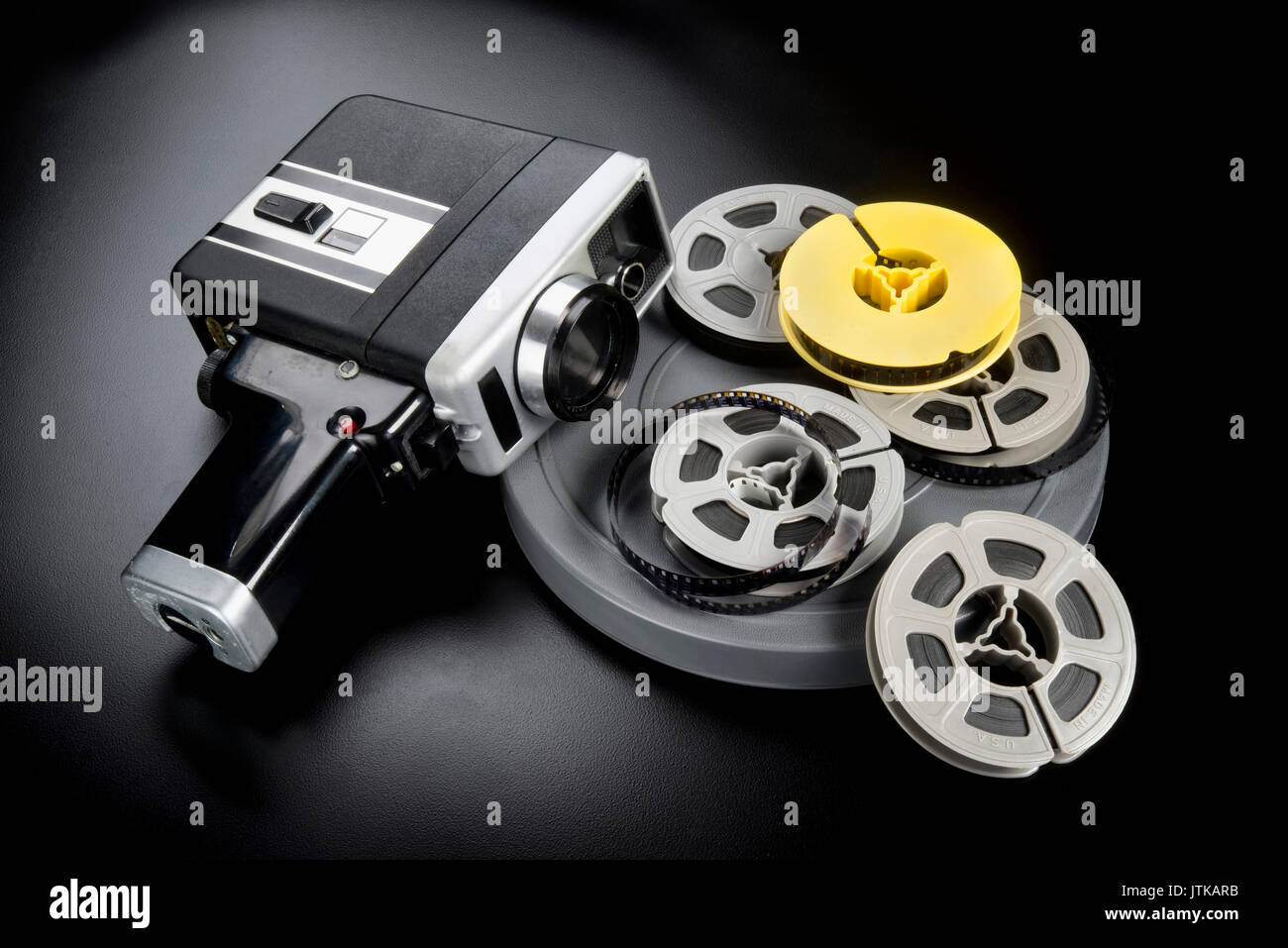 8mm Film Kamera- und Filmrollen. Stockfoto