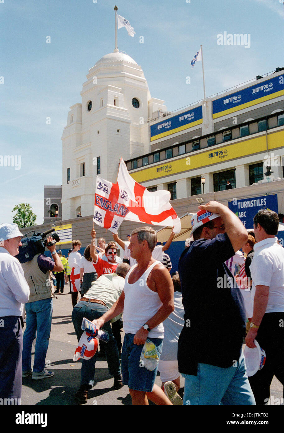 Wembley Stadion Zwillingsturme Stockfotos Und Bilder Kaufen Alamy