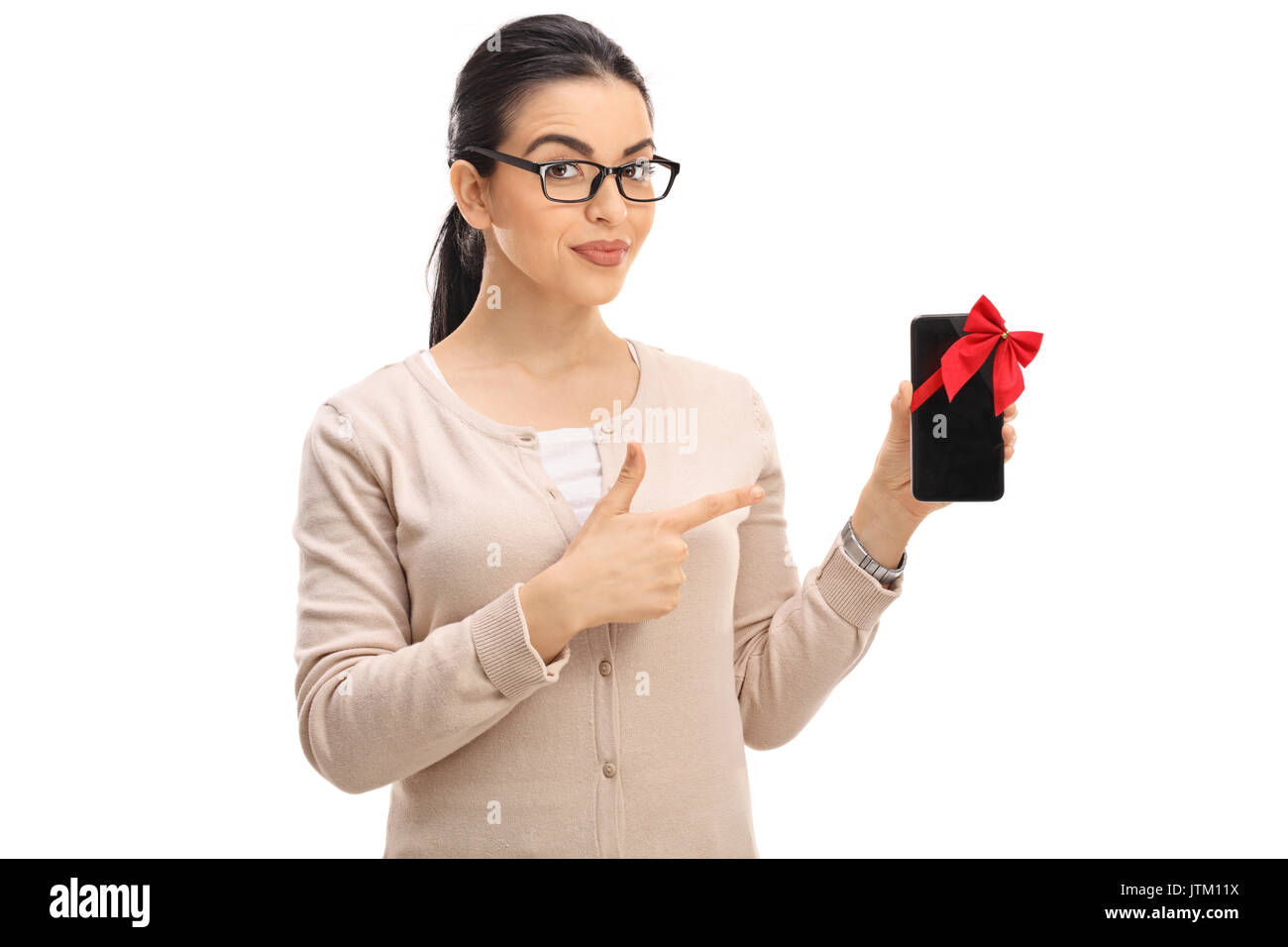 Smart suche Frau, ein Telefon mit Red Ribbon als Geschenk verpackt und zeigt auf weißem Hintergrund Stockfoto