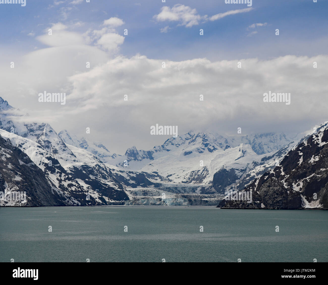 Lamplugh Gletscher und die umliegenden Berge im Glacier Bay Nationalpark und zu erhalten. Stockfoto