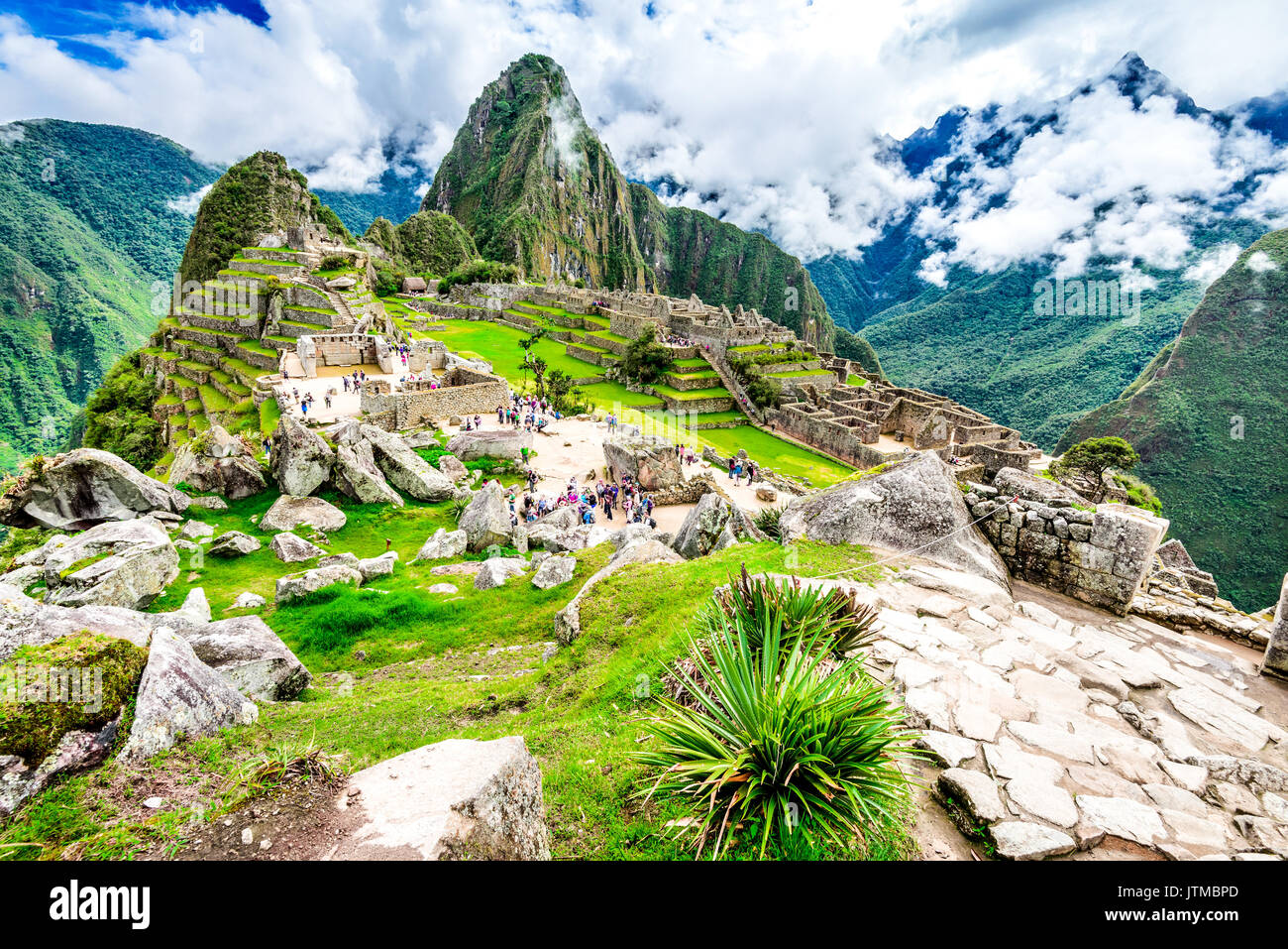 Machu Picchu in Peru mit Ruinen von Inca Empire Huaynapicchu Berg im Heiligen Tal Cusco Erbe von Südamerika. Stockfoto