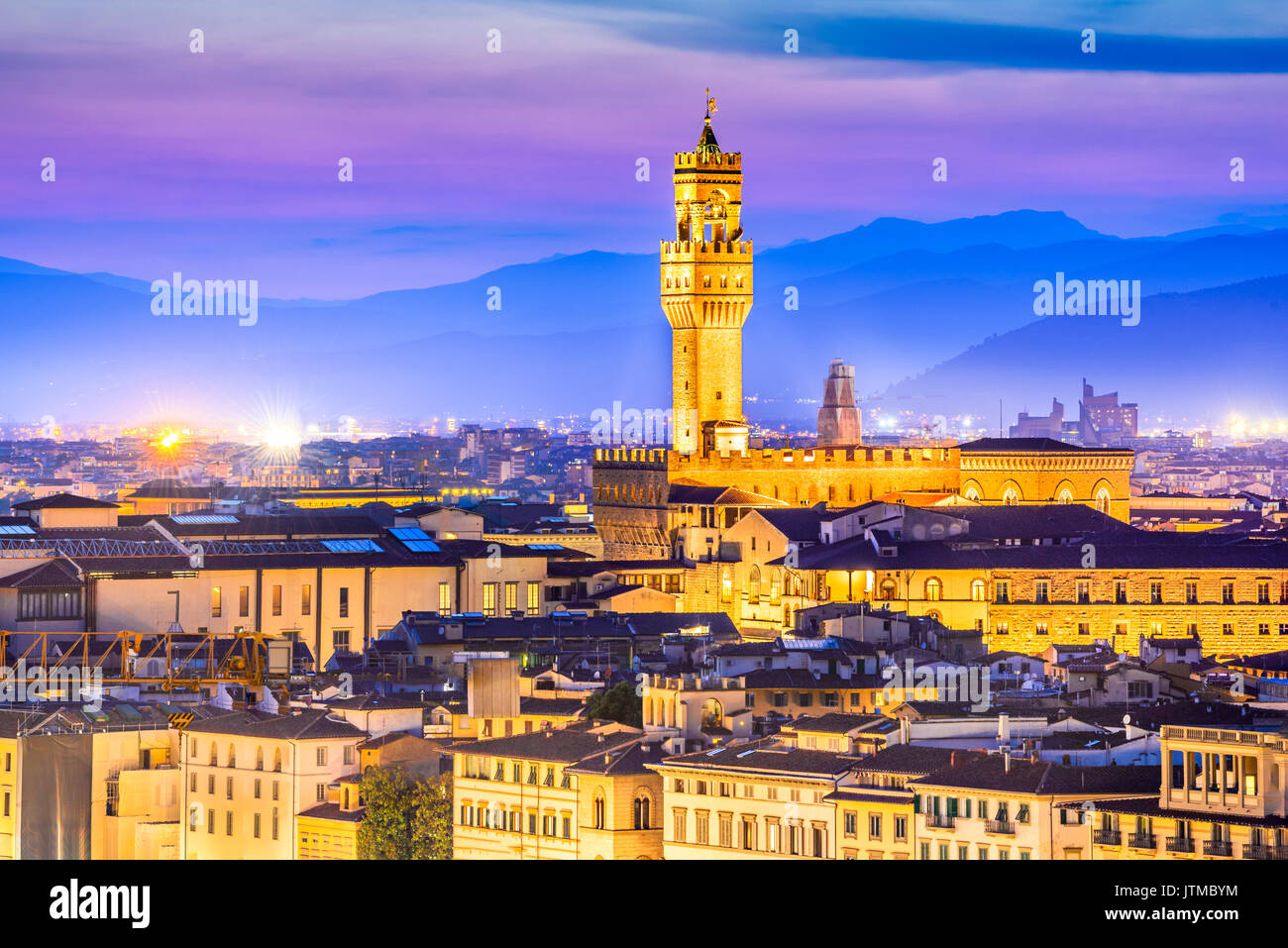 Toskana - FLORENZ, Palazzo Vecchio in der Nacht, Architektur der Renaissance in Italien. Stockfoto