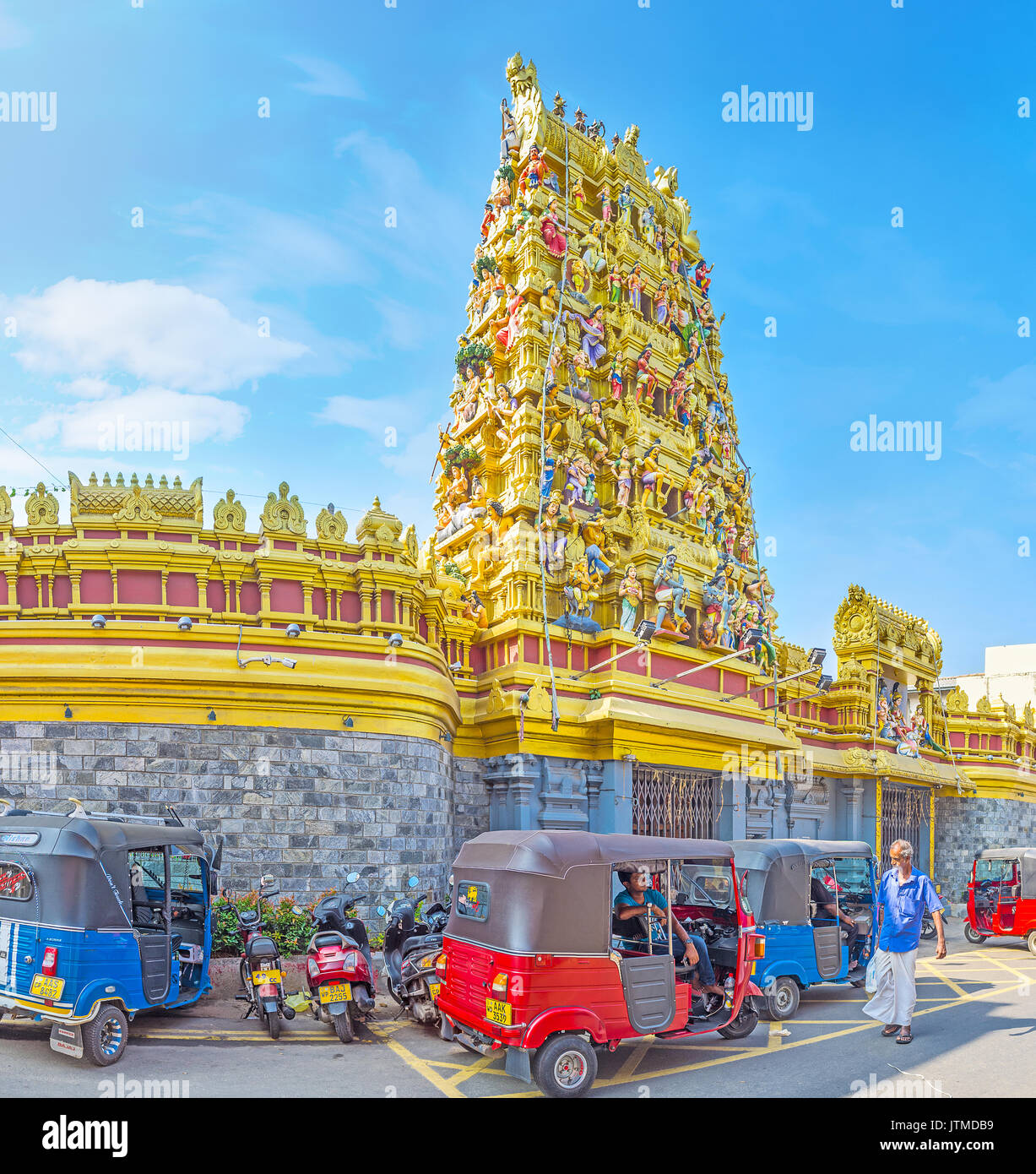 COLOMBO, Sri Lanka - Dezember 7, 2016: Restauriert Gopuram Turm von Sri Muthu Vinayakar Swamy Kovil im Meer Straße, historische Bestimmung von Pettah distric Stockfoto