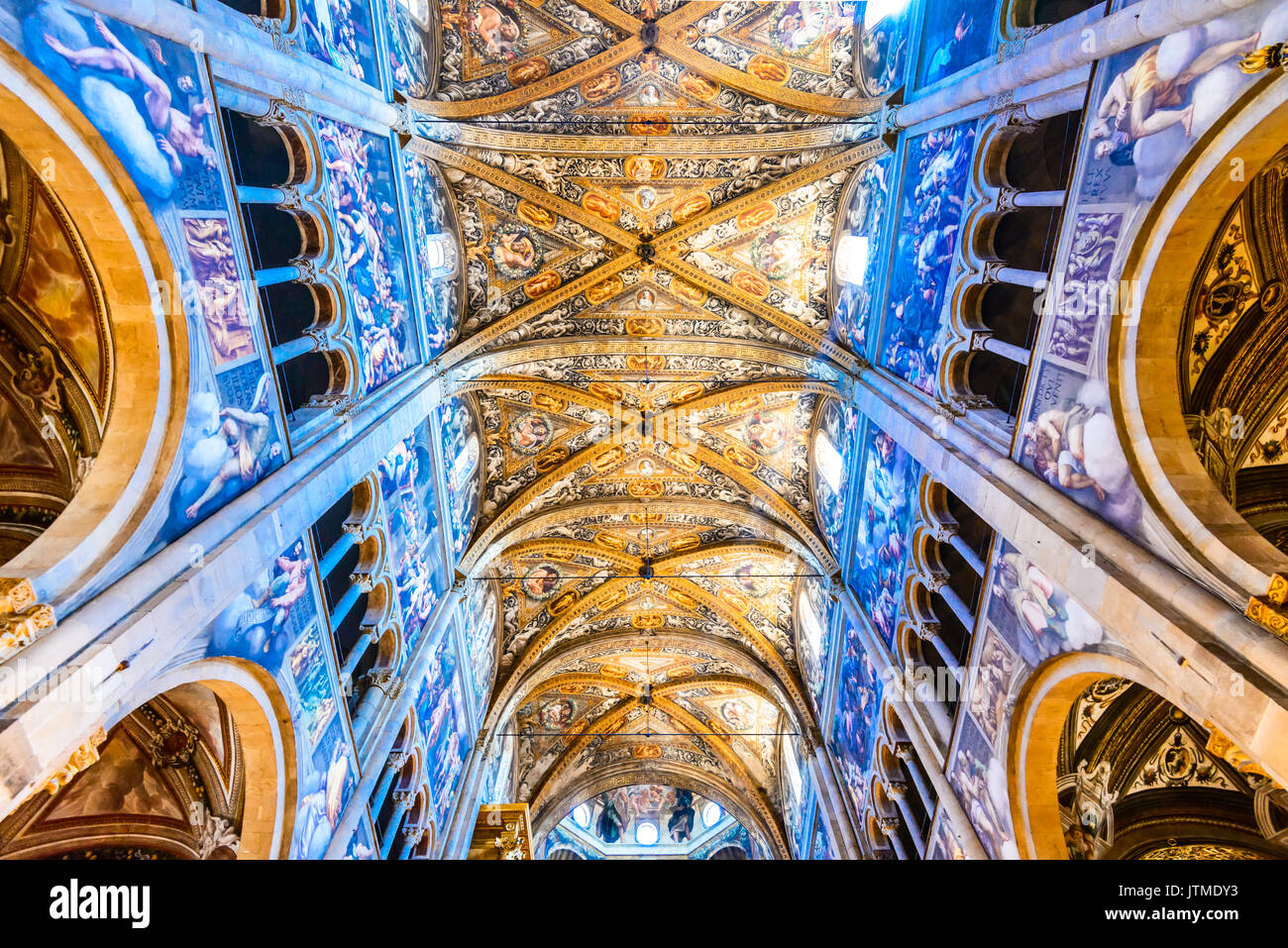 PARMA, Italien - 4. JUNI 2017: Parma, Italien - Innenraum der Catedrale de Parma, im Jahr 1059 gebaut. Die romanische Architektur in der Emilia-Romagna. Stockfoto