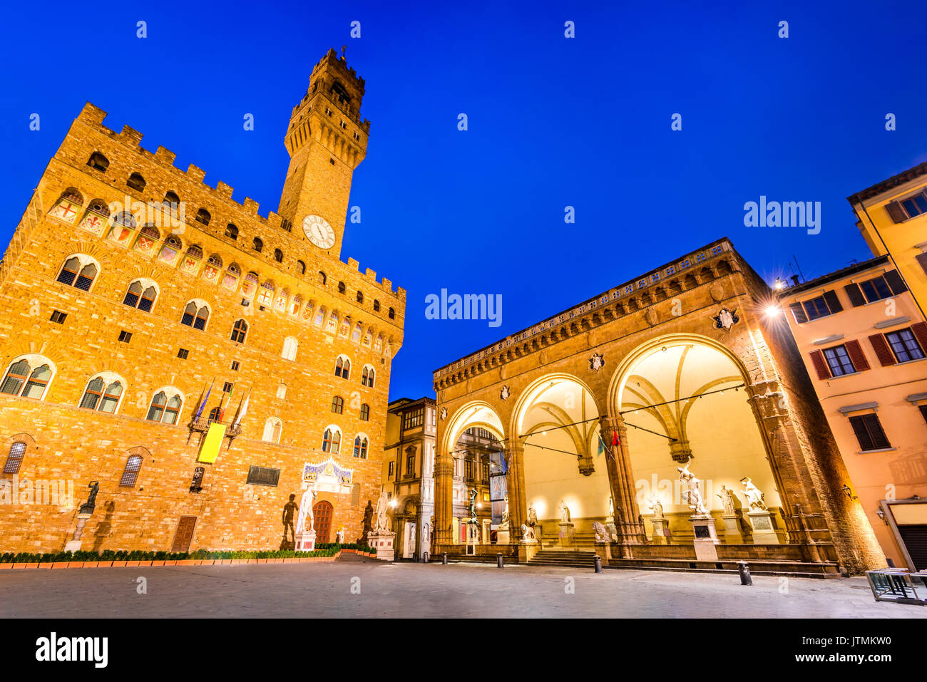 Florenz, Italien. Palazzo Vecchio (oder Palazzo della Signoria) und Loggia dei Lanzi, Dämmerung Szene in der Toskana. Stockfoto