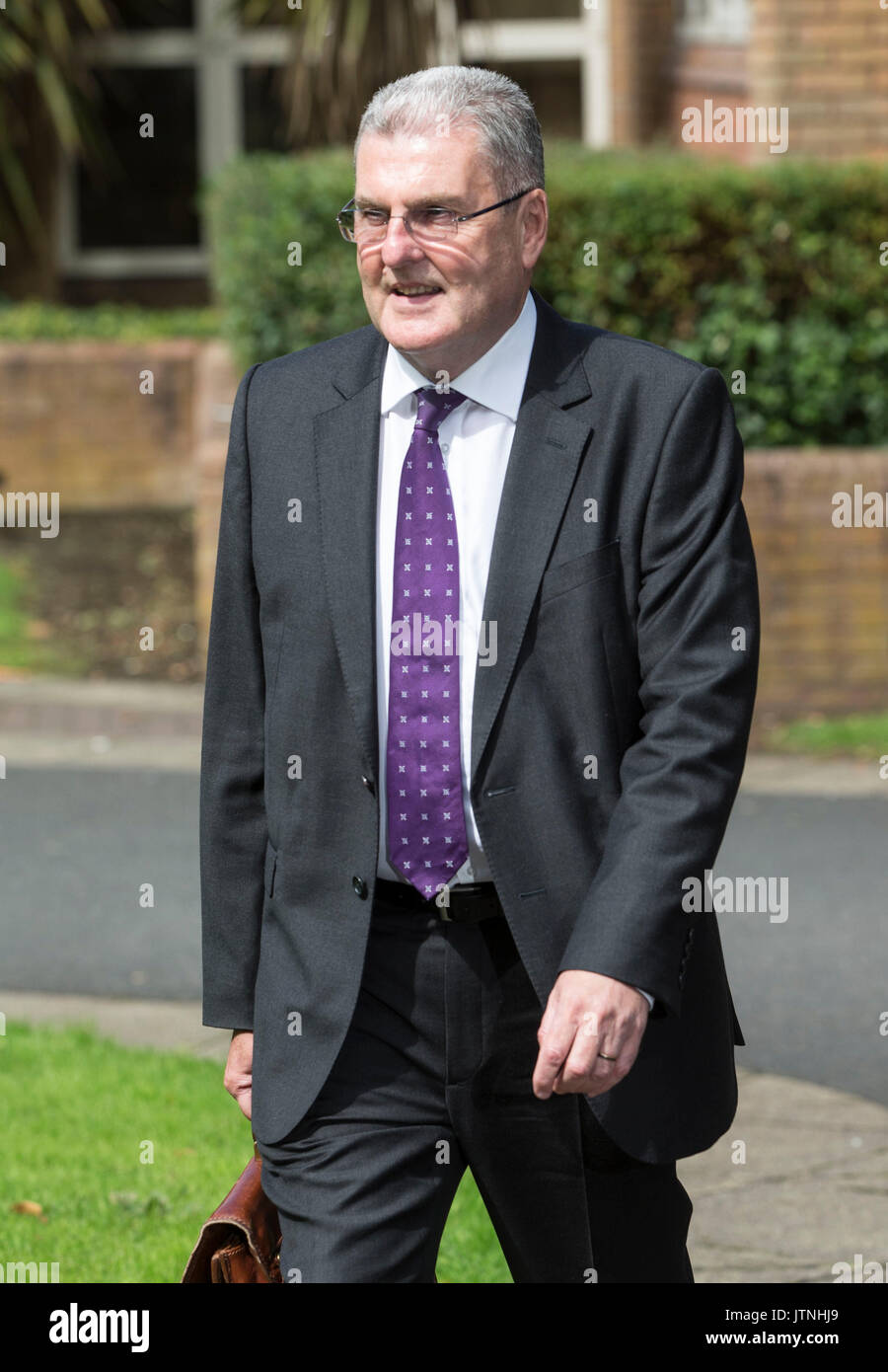 Graham Mackrell, der Sekretär und Sicherheitsbeauftragter des Sheffield Wednesday Football Club war, verlässt das Amtsgericht von Warrington, wo er nach einer Untersuchung der Hillsborough-Katastrophe und ihrer Folgen angeklagt wurde. Stockfoto