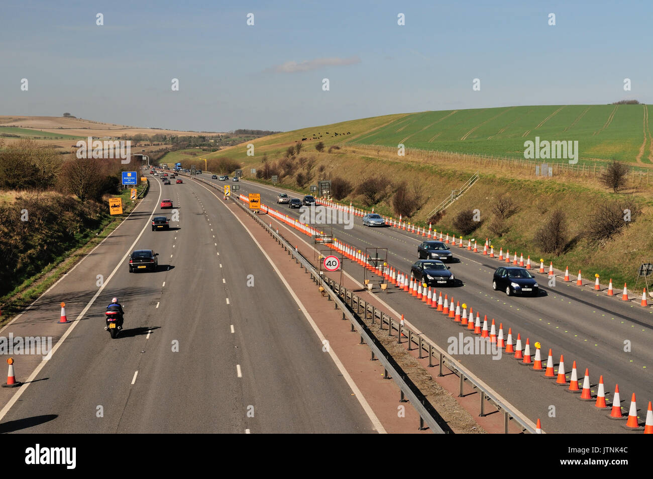 Geschwindigkeitsbegrenzungen auf der Autobahn M4 während der Bauarbeiten. Stockfoto