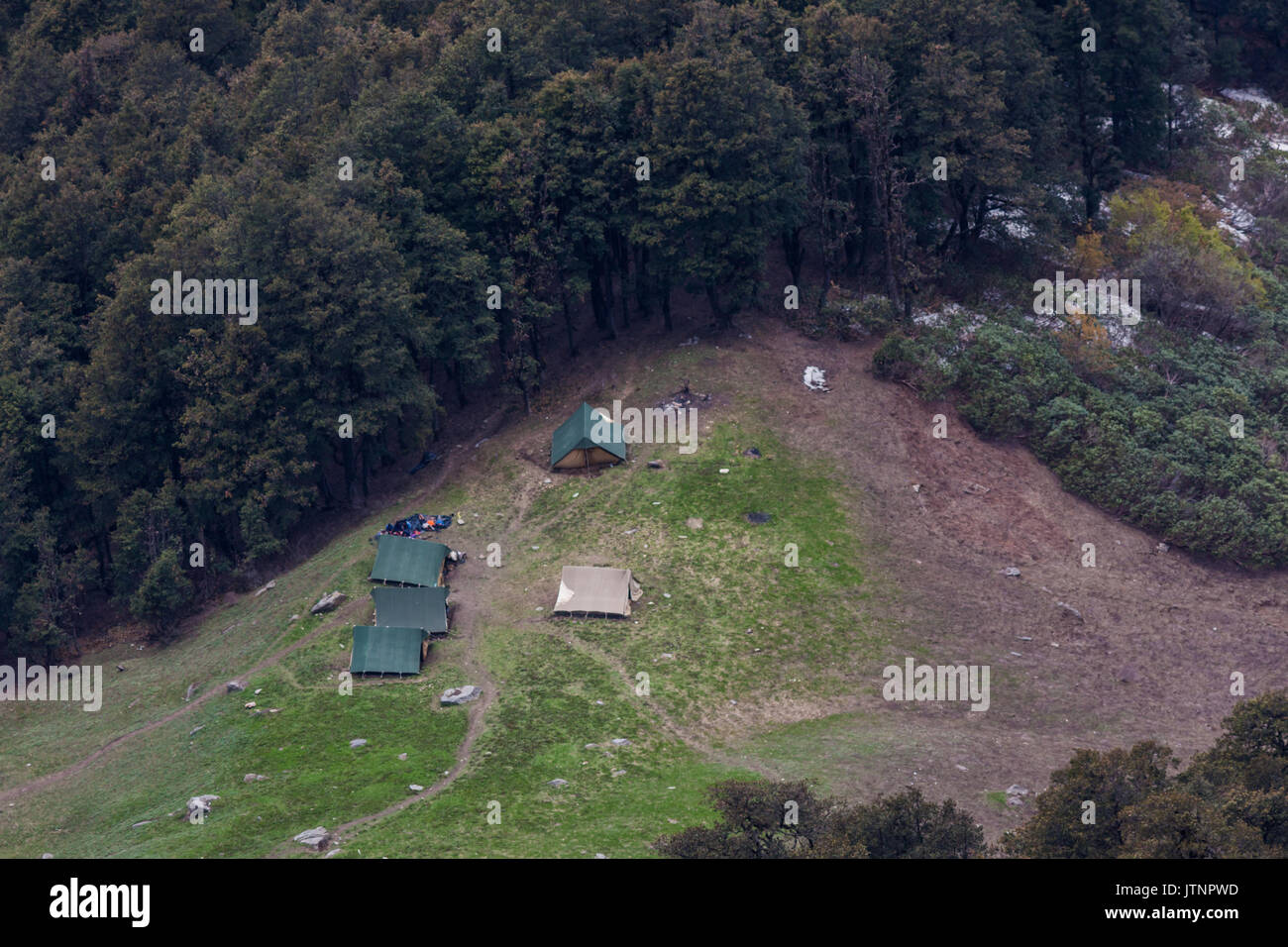 Trekking im Himalaya in der Nähe von Himachal Pradesh Kullu Manali Stockfoto