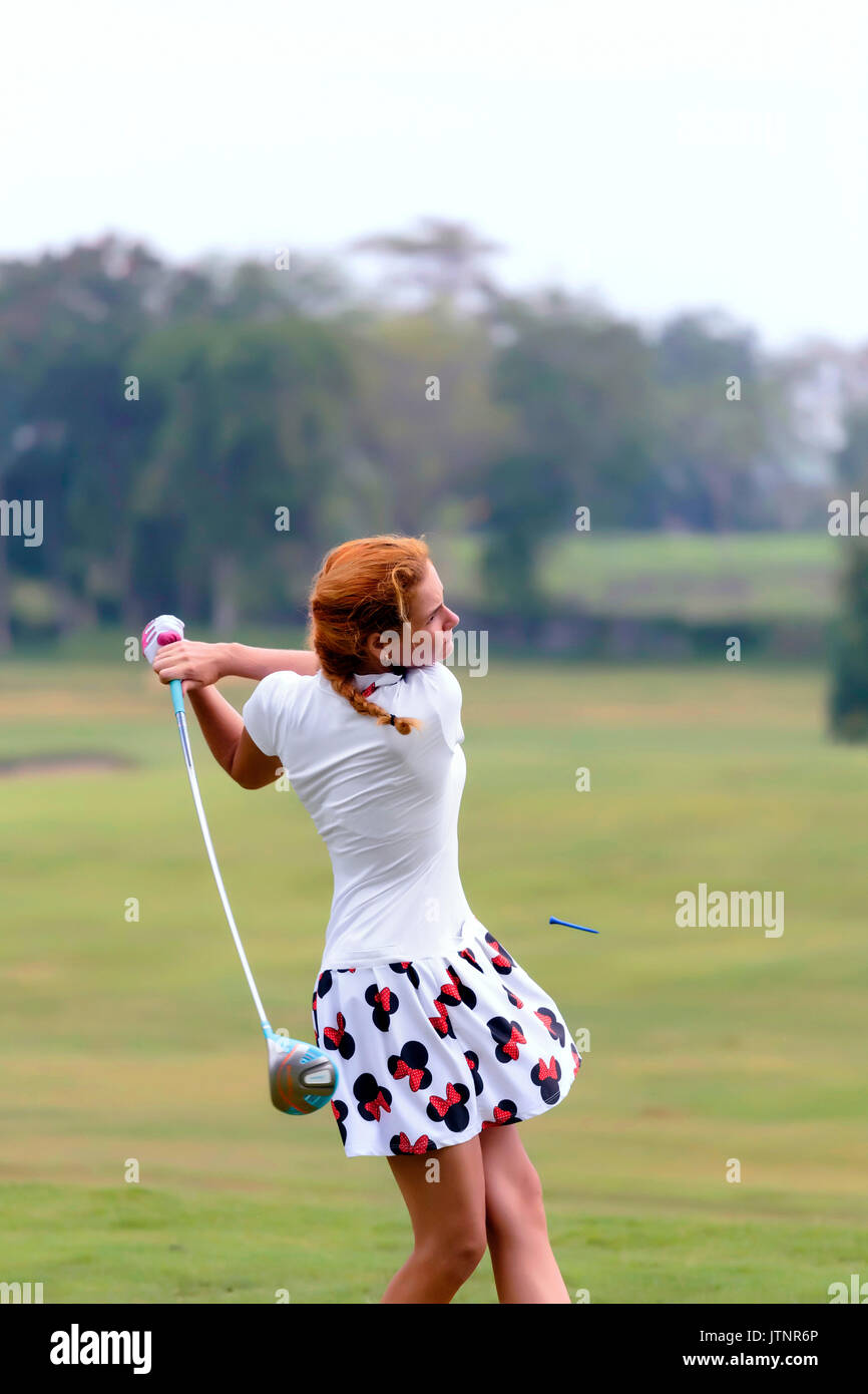 Junge Frau, Golf, Bali, Indonesien Stockfoto